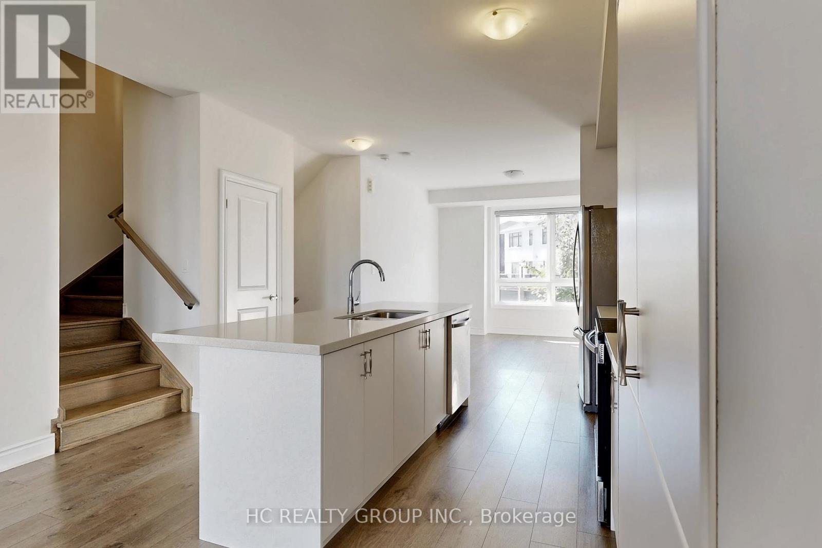 Photo 9 of 31 Thomas Armstrong Lane, Richmond Hill ON