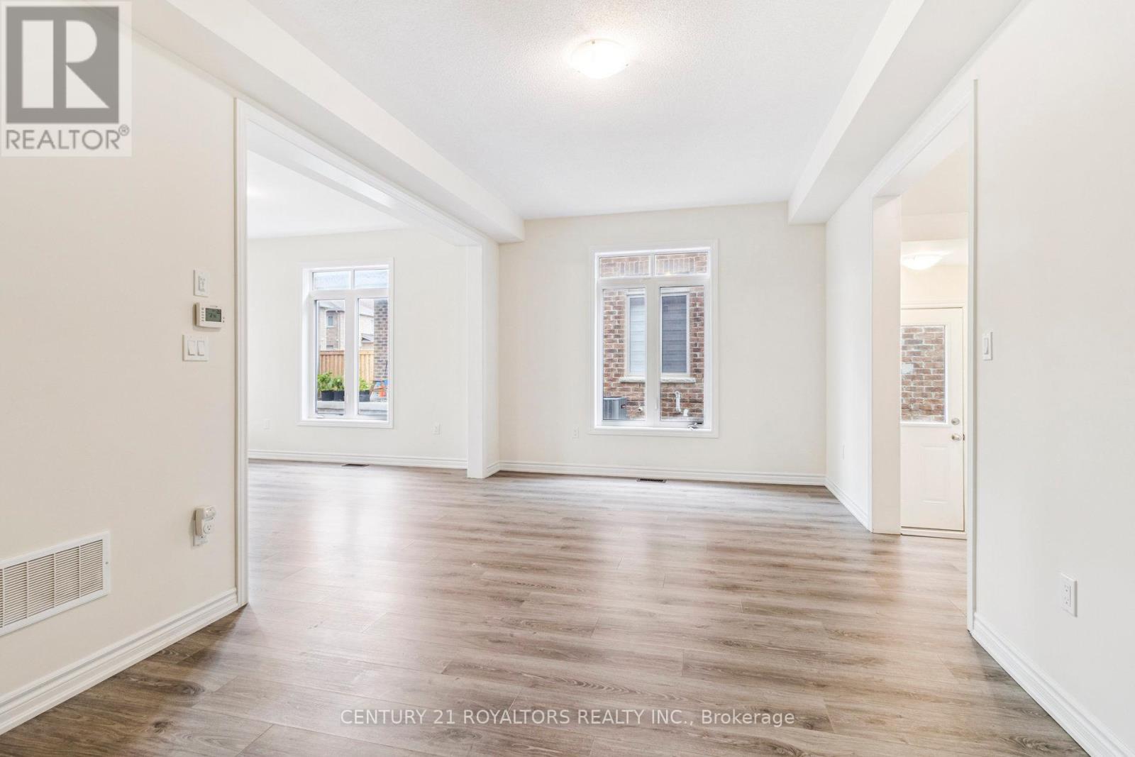 Photo 11 of 25 Ferragine Crescent, Bradford West Gwillimbury ON