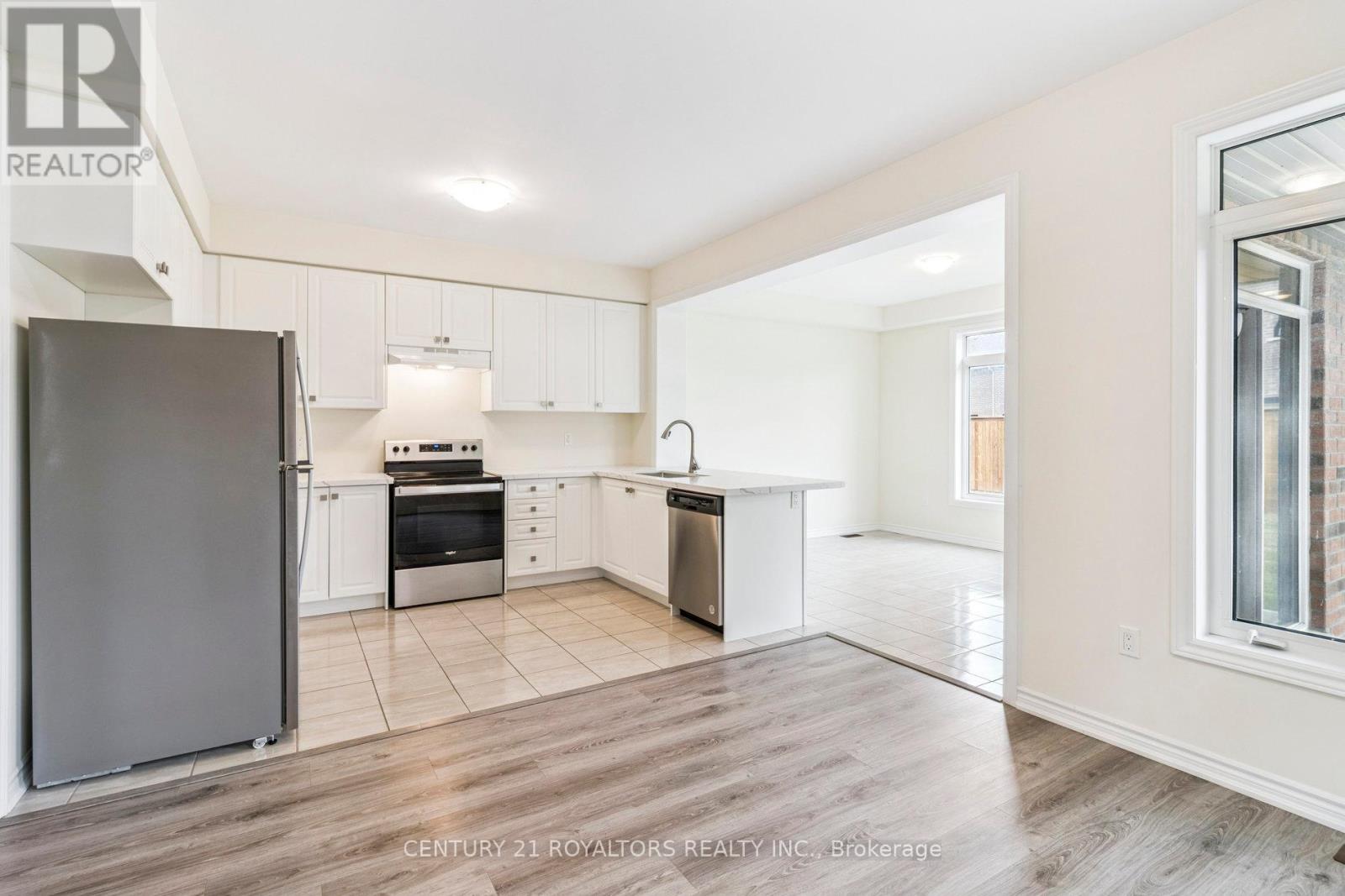 Photo 14 of 25 Ferragine Crescent, Bradford West Gwillimbury ON