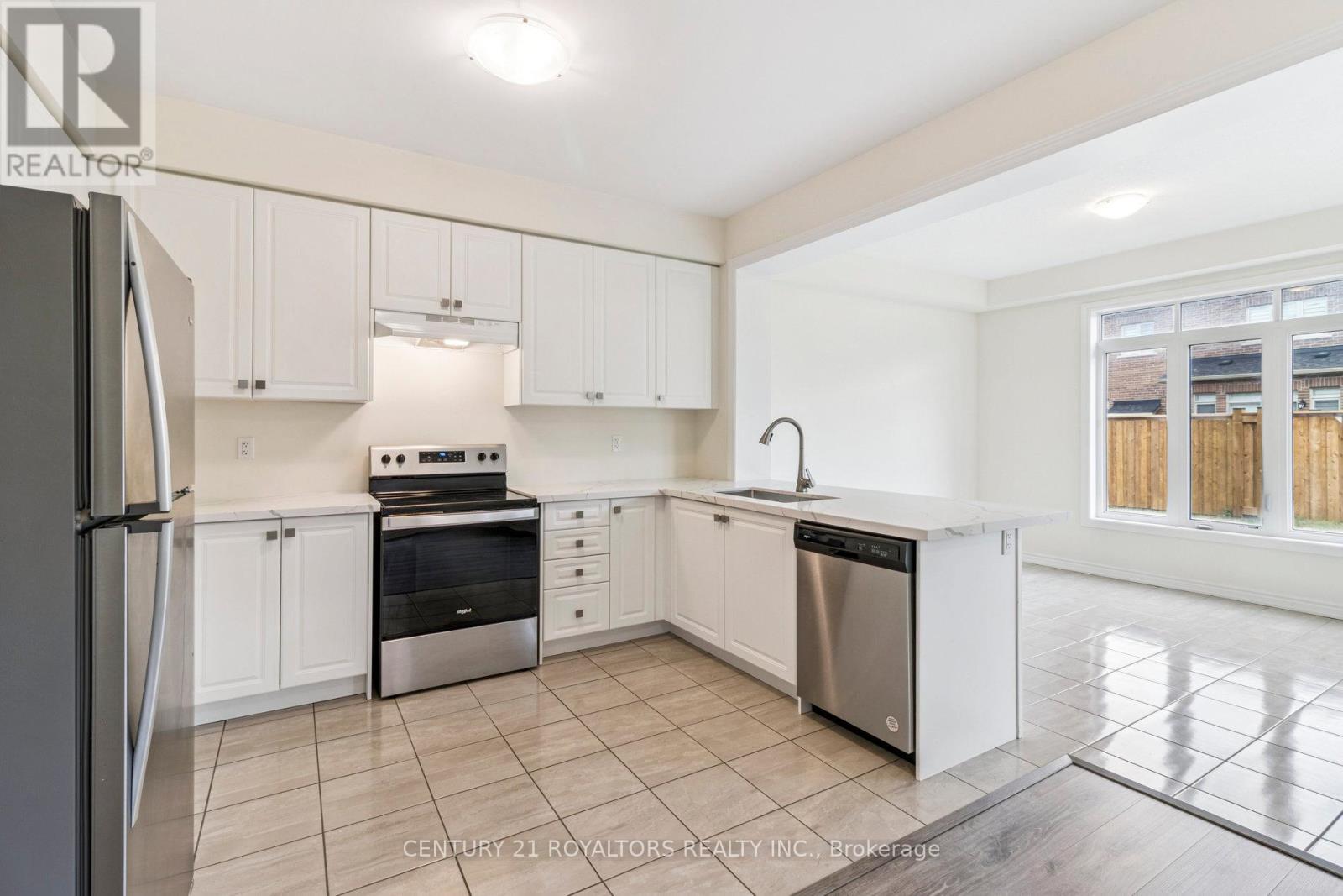 Photo 16 of 25 Ferragine Crescent, Bradford West Gwillimbury ON