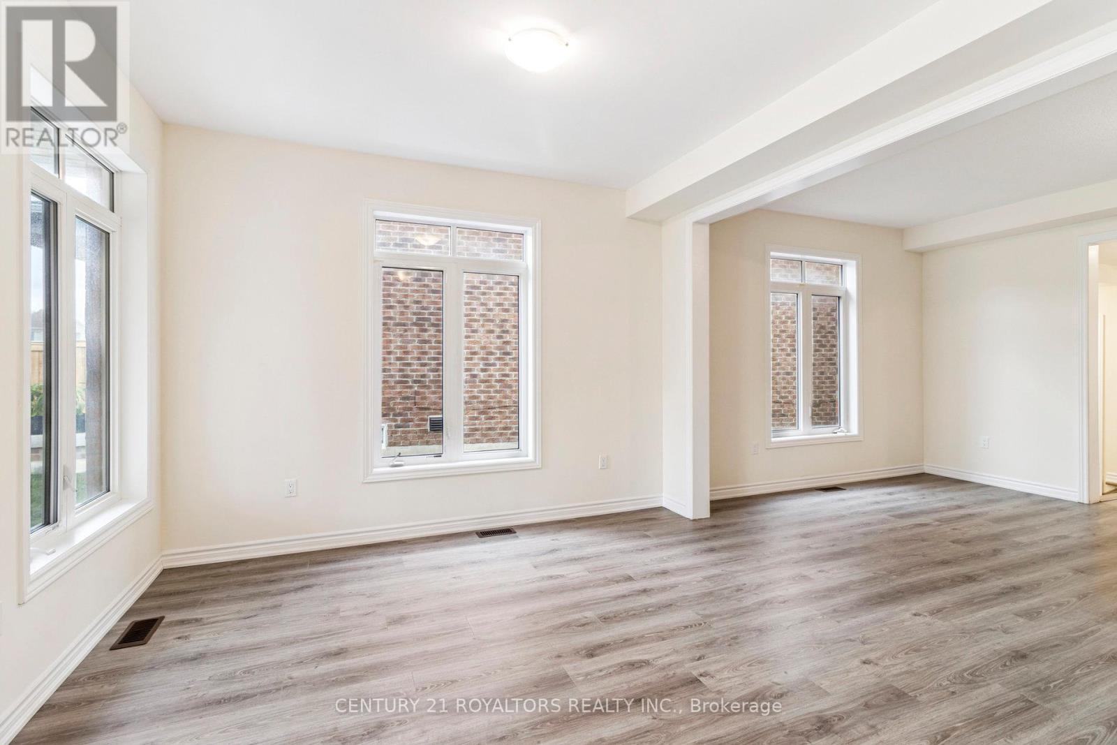Photo 18 of 25 Ferragine Crescent, Bradford West Gwillimbury ON