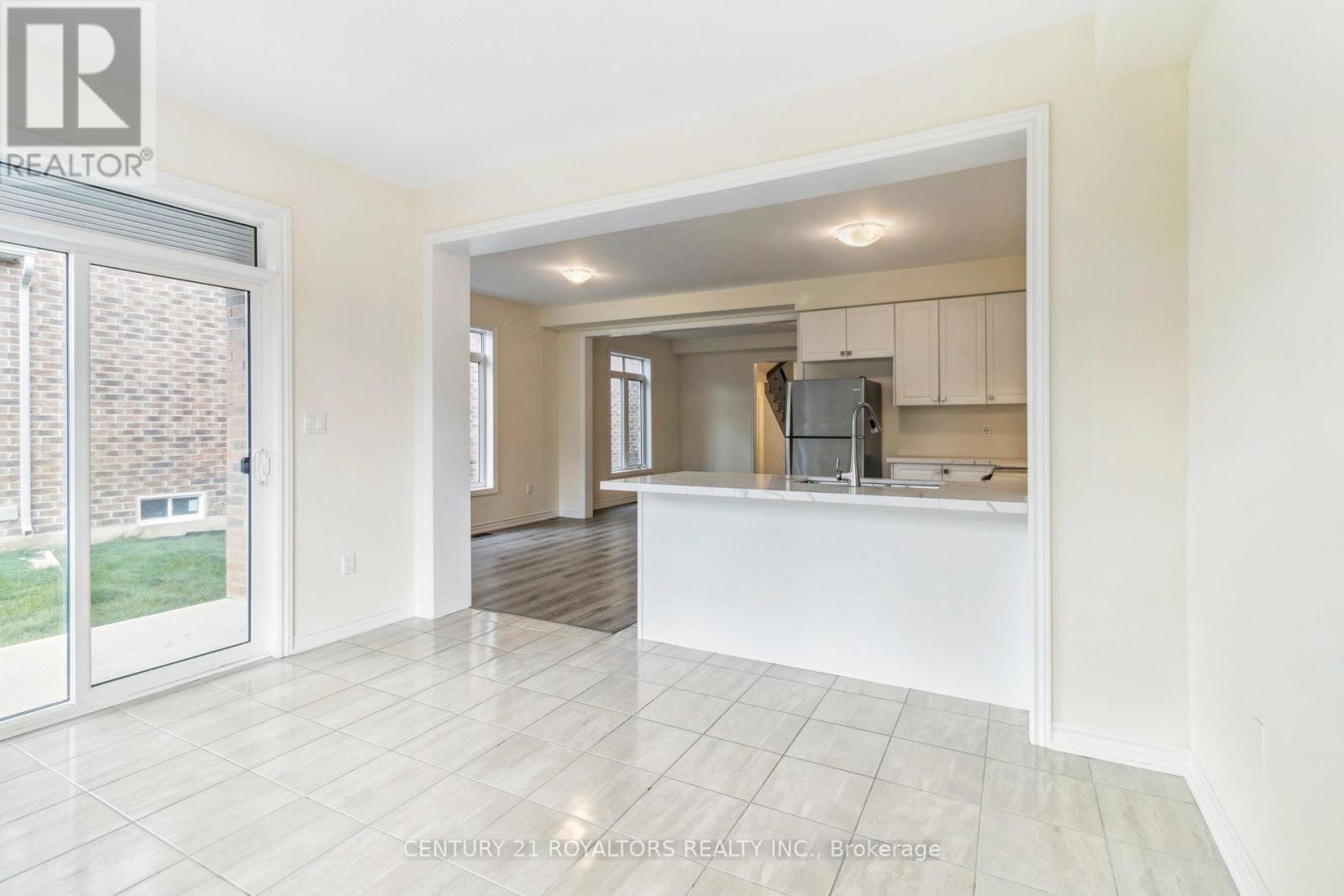 Photo 20 of 25 Ferragine Crescent, Bradford West Gwillimbury ON