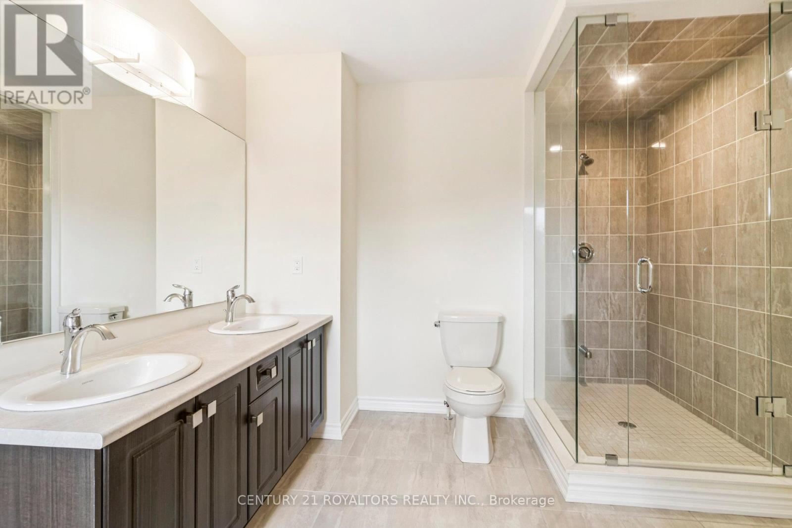 Photo 33 of 25 Ferragine Crescent, Bradford West Gwillimbury ON