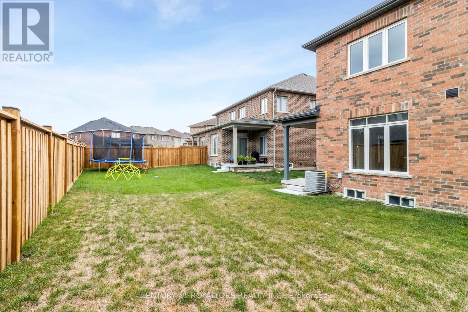 Photo 39 of 25 Ferragine Crescent, Bradford West Gwillimbury ON