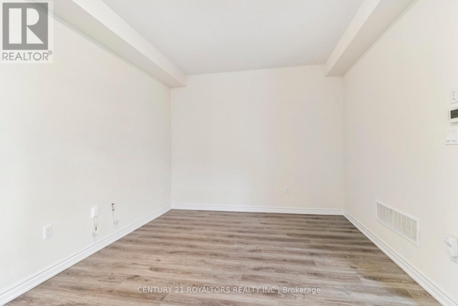 Photo 9 of 25 Ferragine Crescent, Bradford West Gwillimbury ON