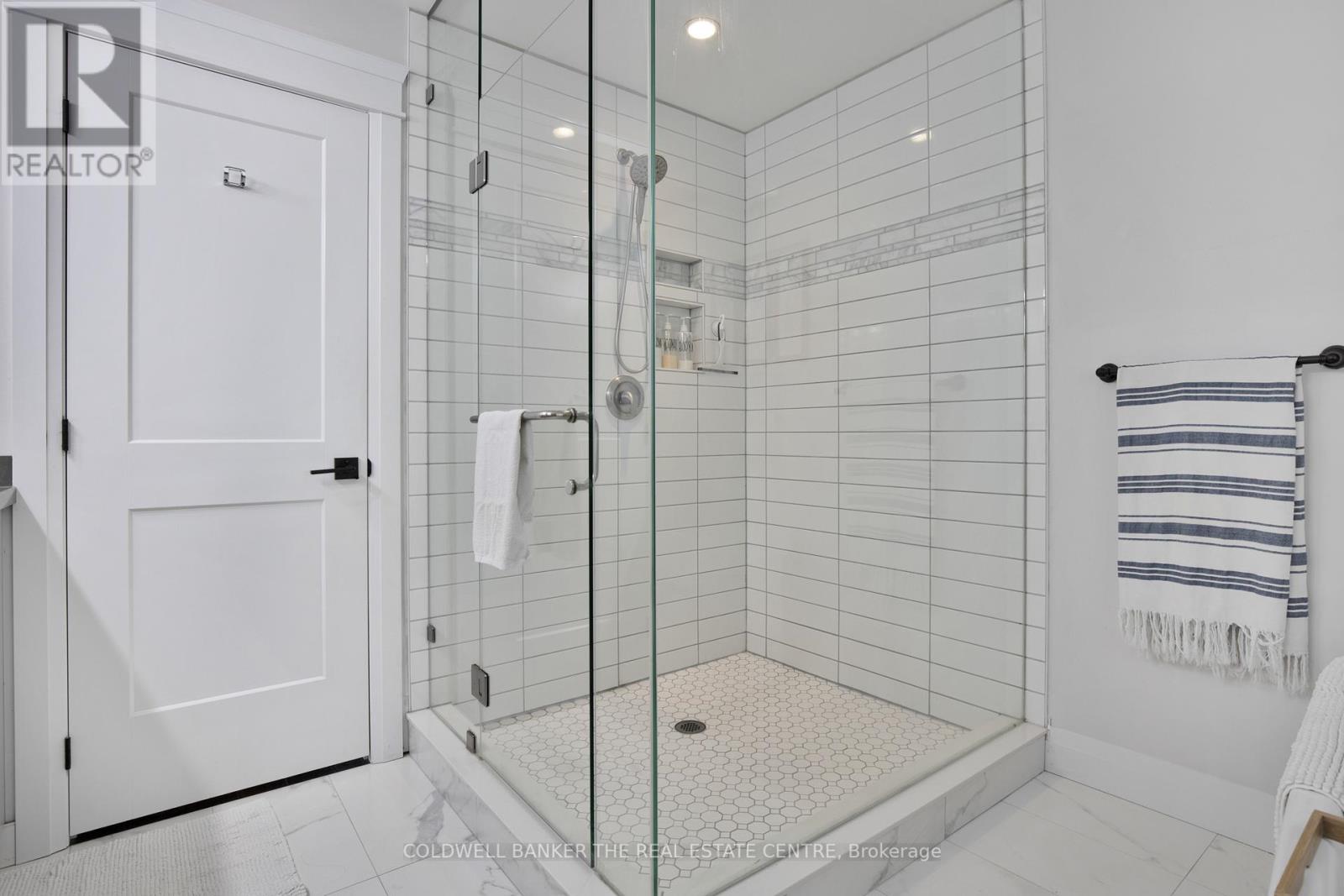 Photo 35 of 202 Clarence Street, Clearview ON