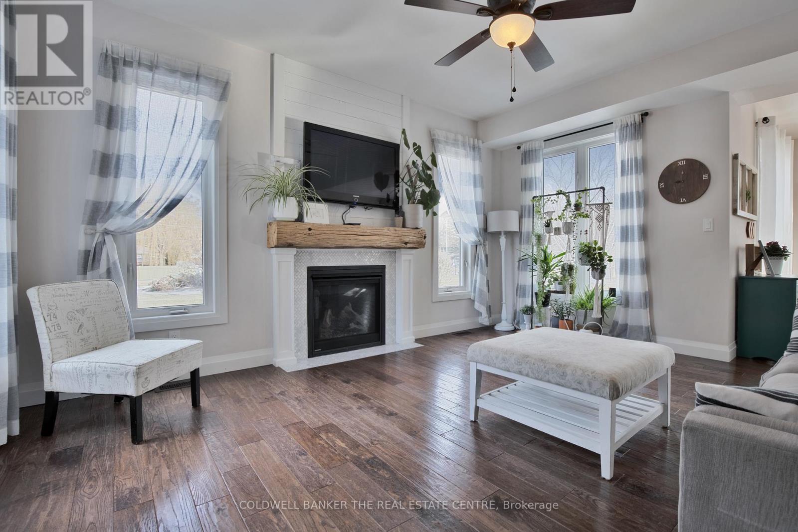 Photo 4 of 202 Clarence Street, Clearview ON