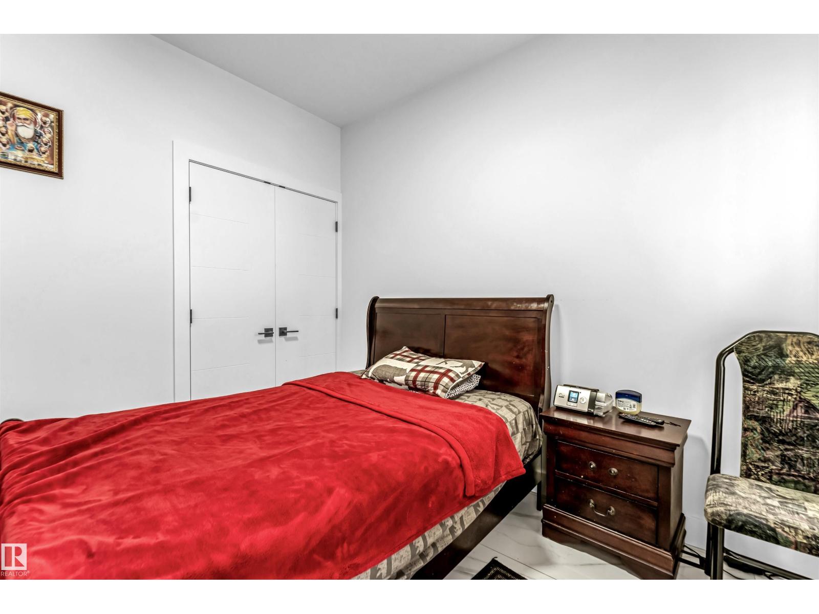 Photo 11 of 15518 13 A Av Sw, Edmonton AB