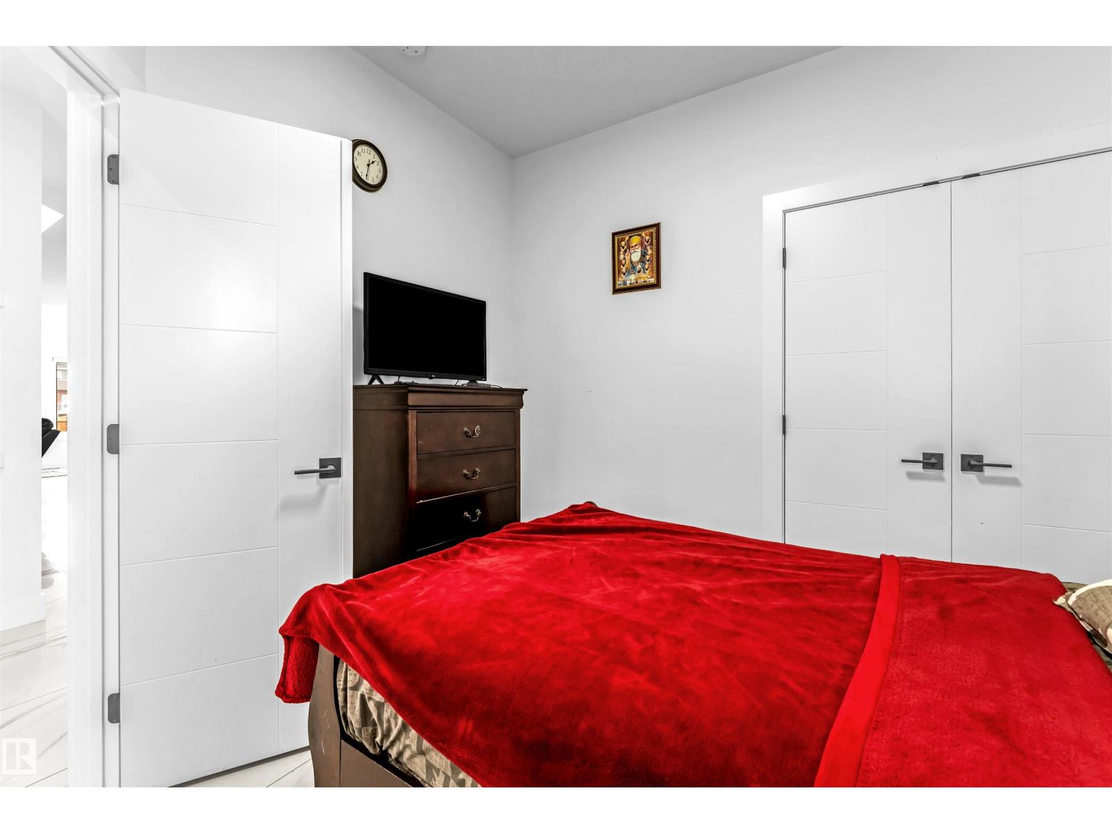 Photo 12 of 15518 13 A Av Sw, Edmonton AB