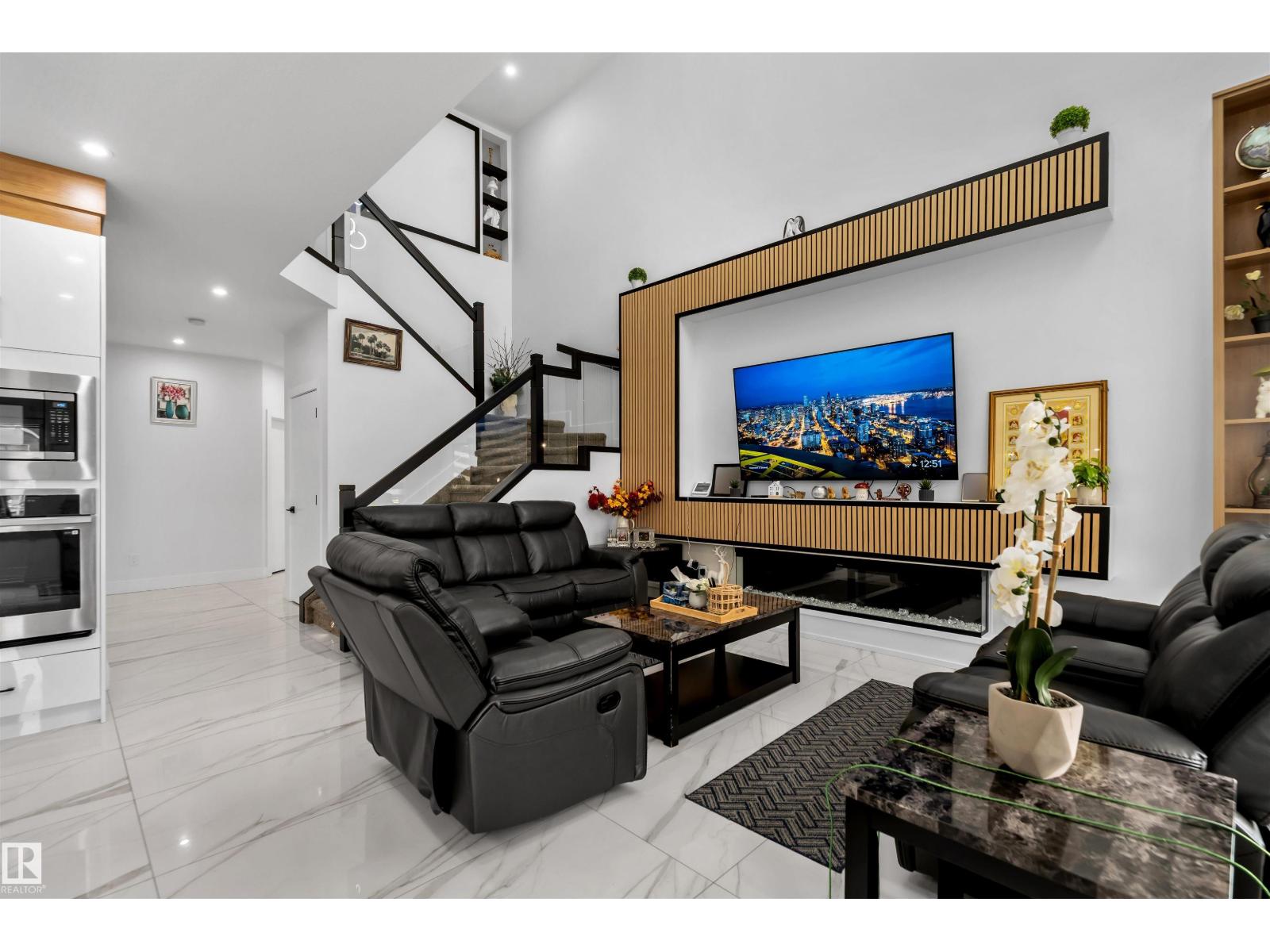 Photo 6 of 15518 13 A Av Sw, Edmonton AB