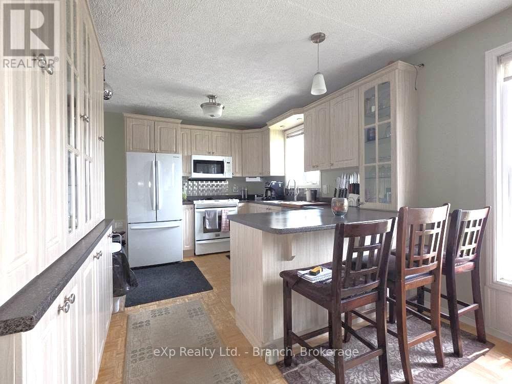 Photo 4 of 17 Gauthier Street, Fauquierstrickland ON