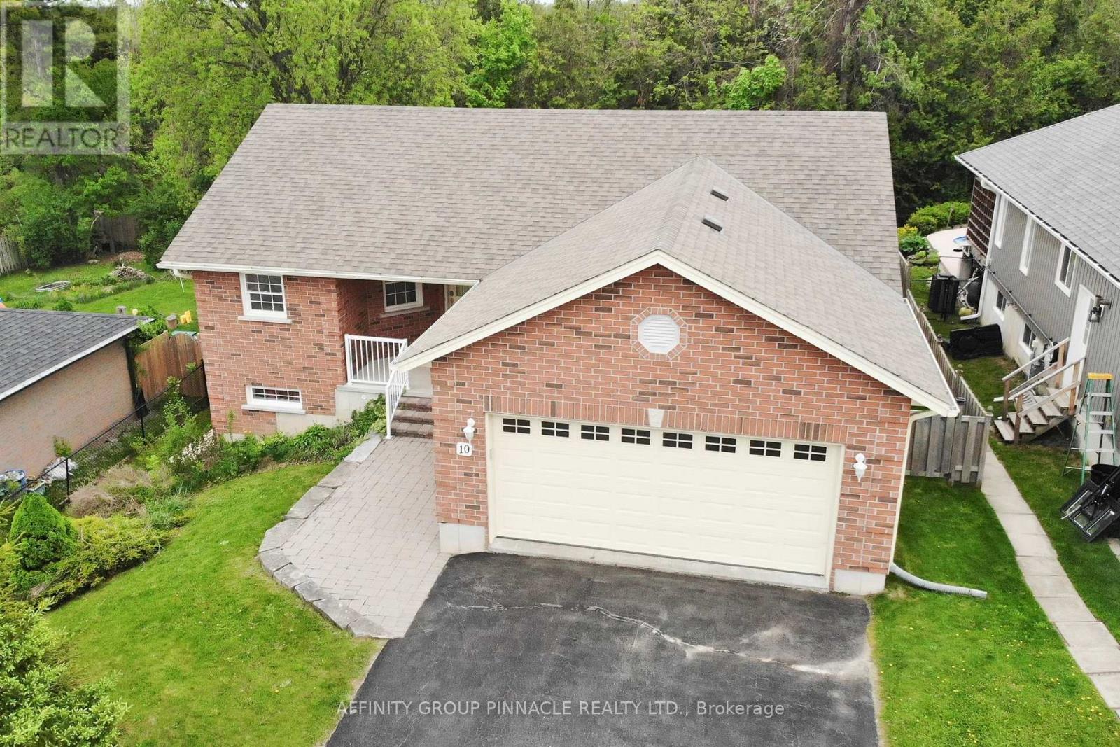 Photo 2 of 10 Champlain Boulevard, Kawartha Lakes ON