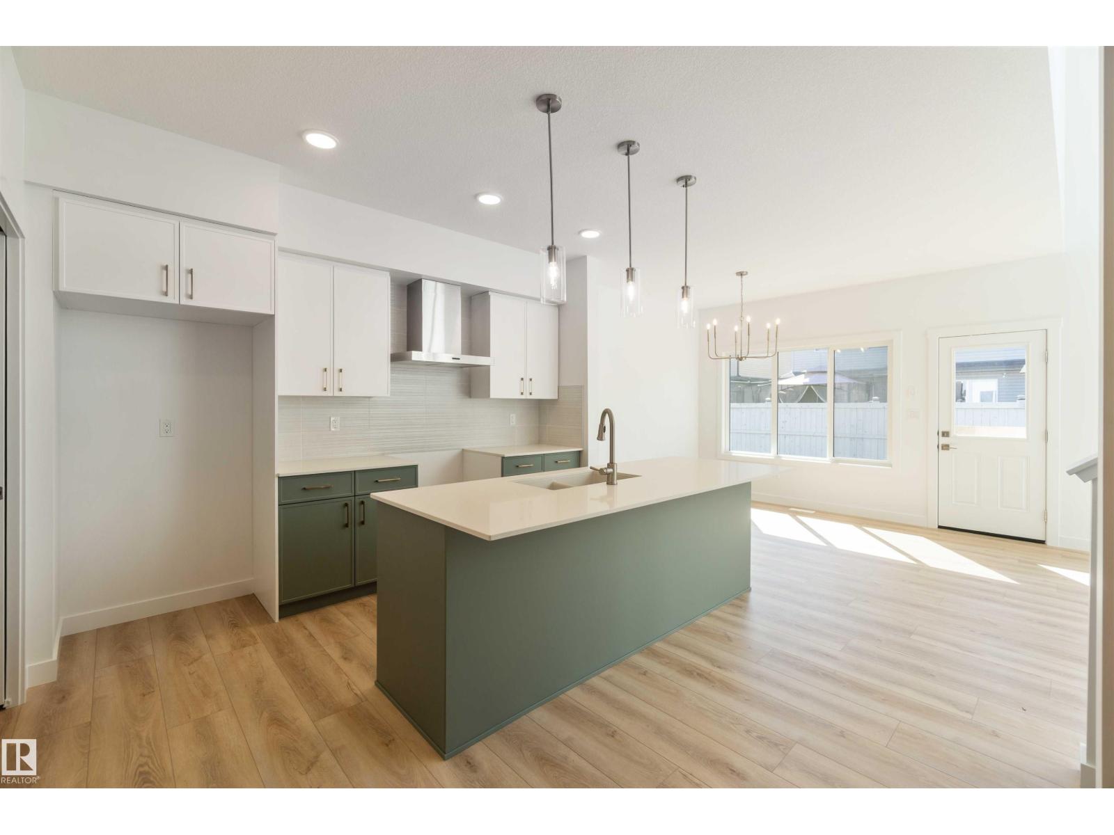 Photo 12 of 8619 181 Av Nw, Edmonton AB