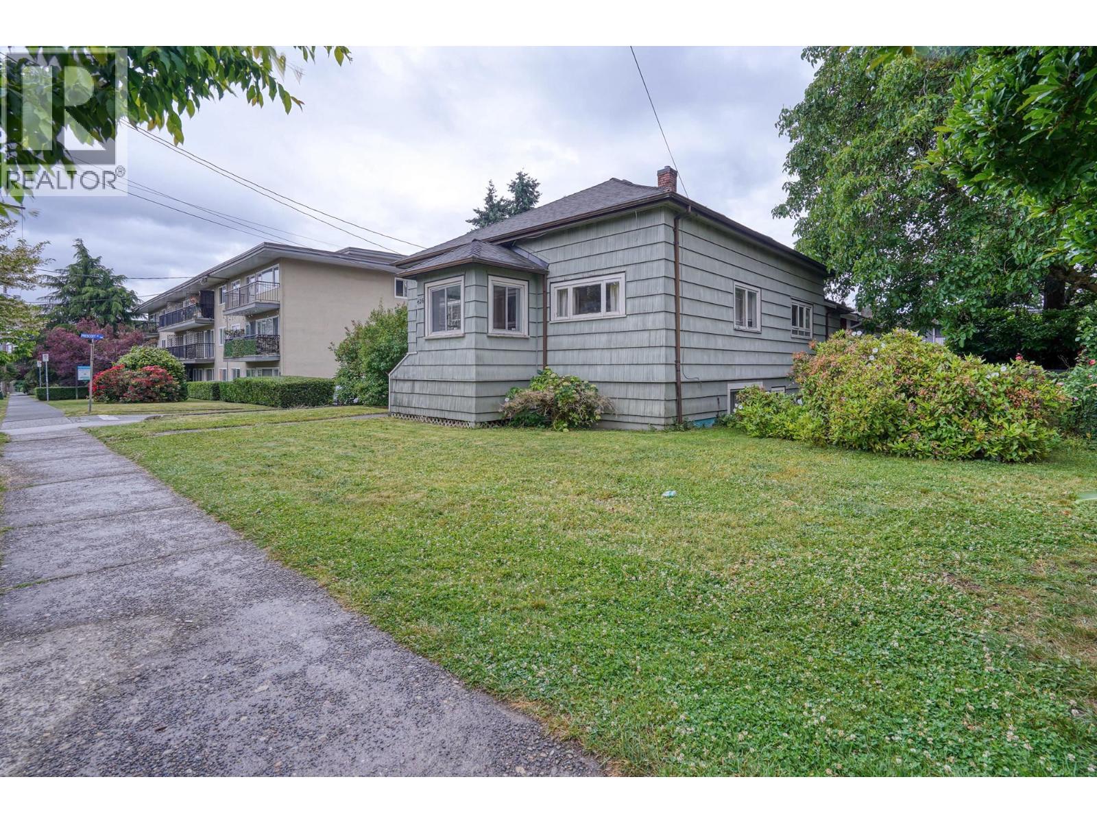 Photo 2 of 426 Seventh Street, New Westminster BC