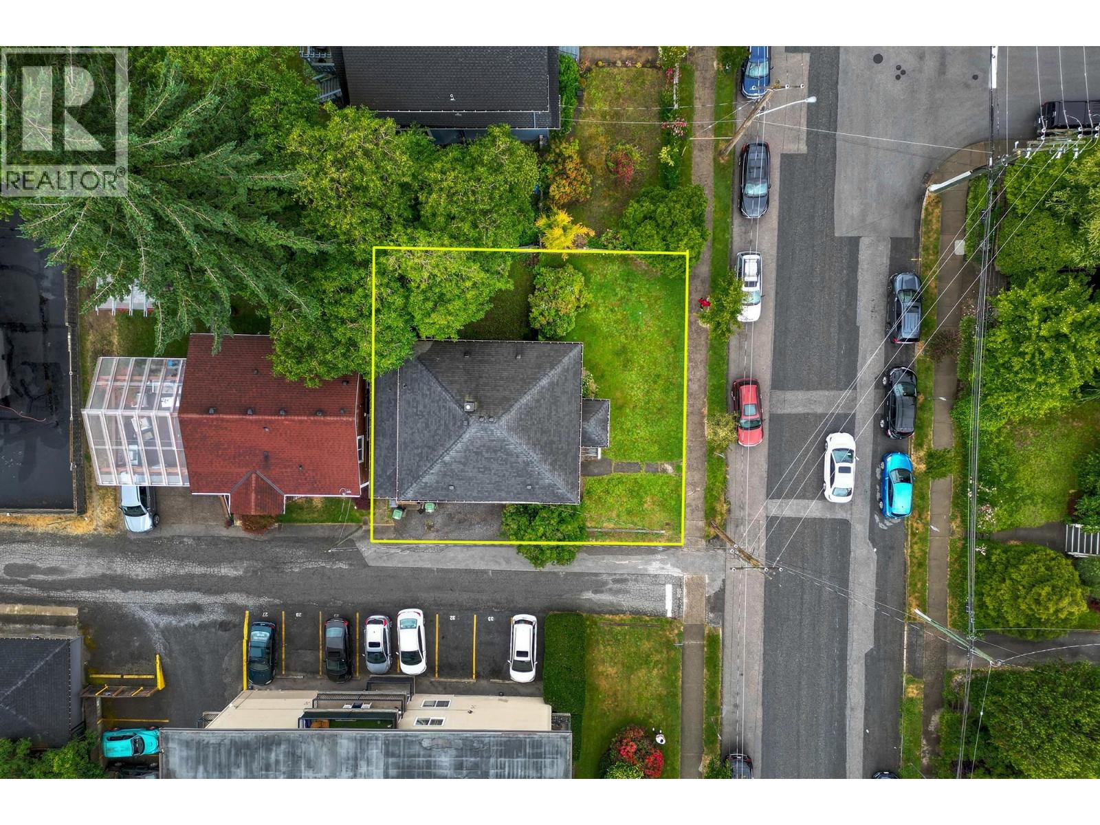Photo 3 of 426 Seventh Street, New Westminster BC