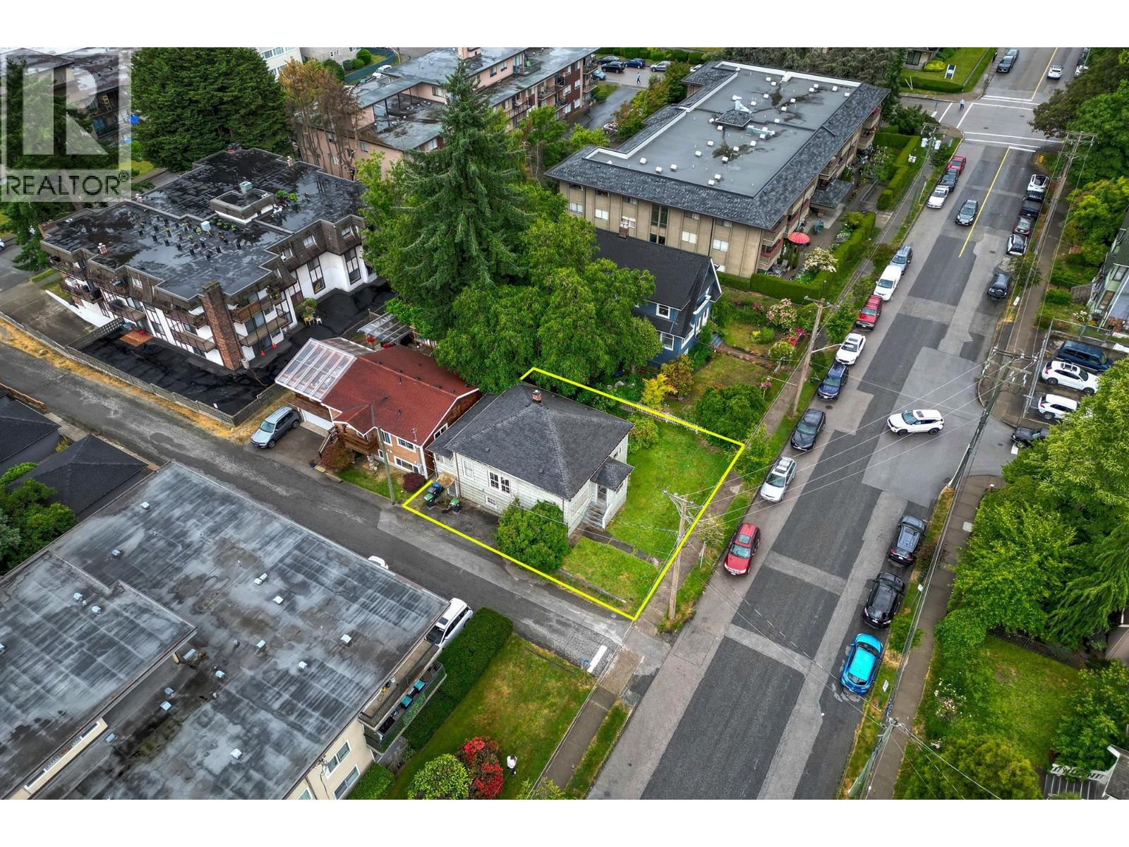 Photo 4 of 426 Seventh Street, New Westminster BC