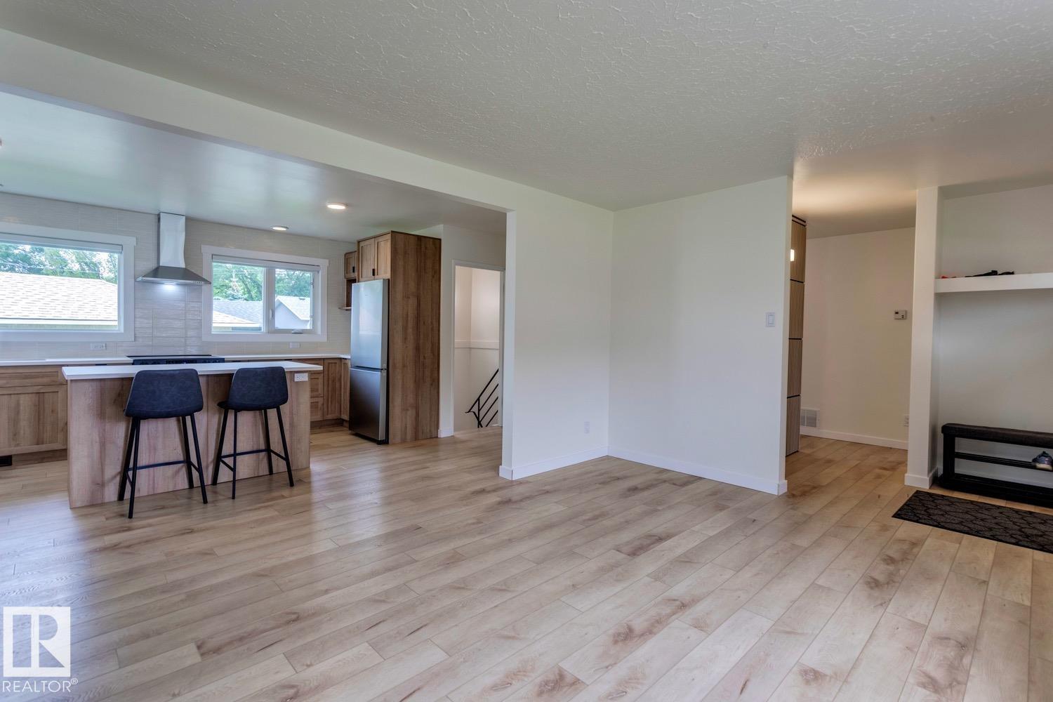 Photo 14 of 10527 52 St Nw Nw, Edmonton AB