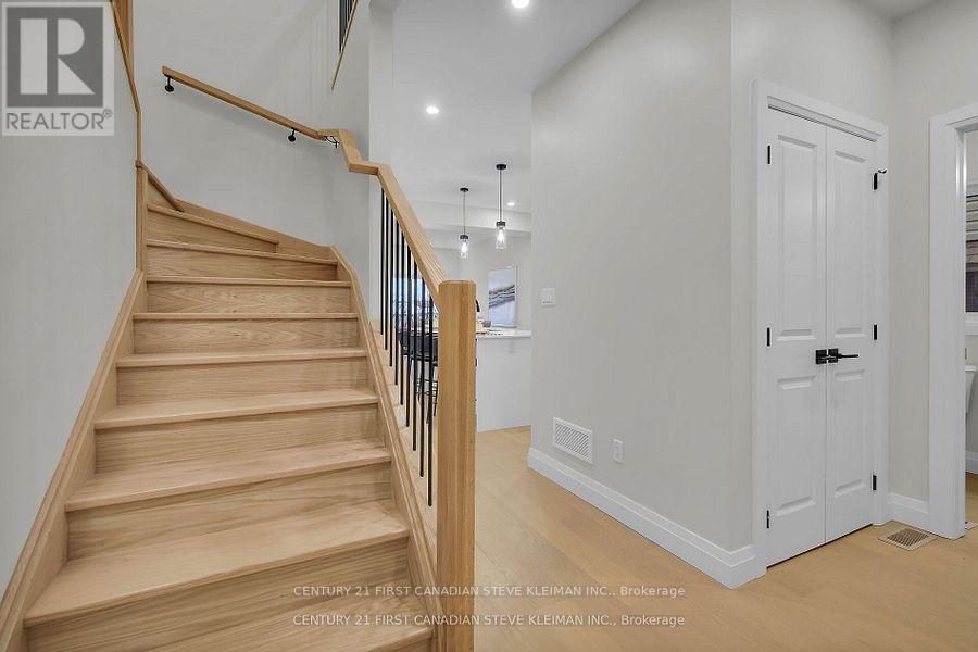 Photo 4 of 1238 Whetherfield Street, London North ON