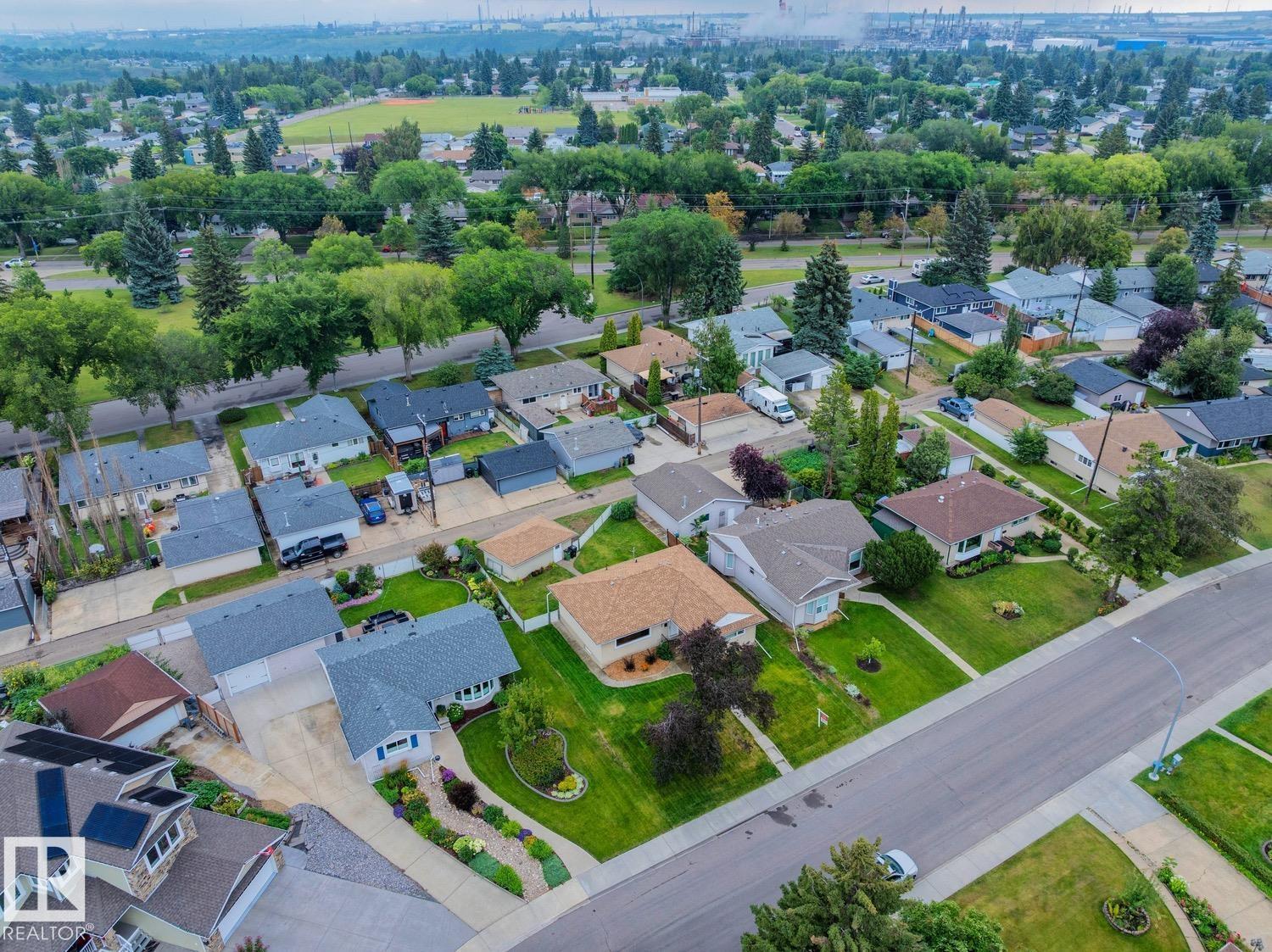 Photo 42 of 10527 52 St Nw Nw, Edmonton AB