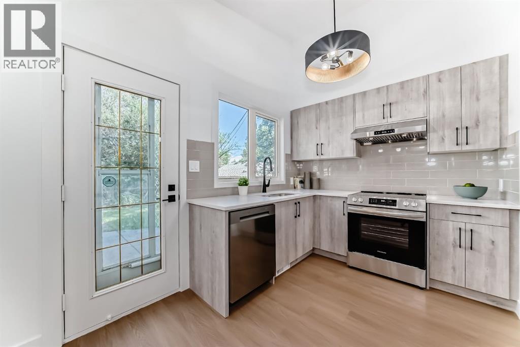 Photo 9 of 129 Glenpatrick Drive Sw, Calgary AB