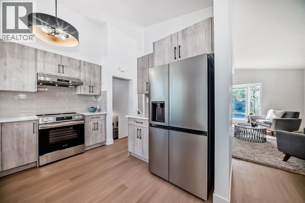 Photo 8 of 129 Glenpatrick Drive Sw, Calgary AB