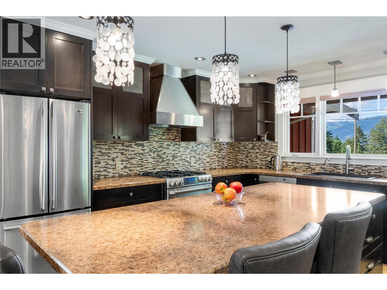 Photo 8 of 2230 28 Street Ne, Salmon Arm BC