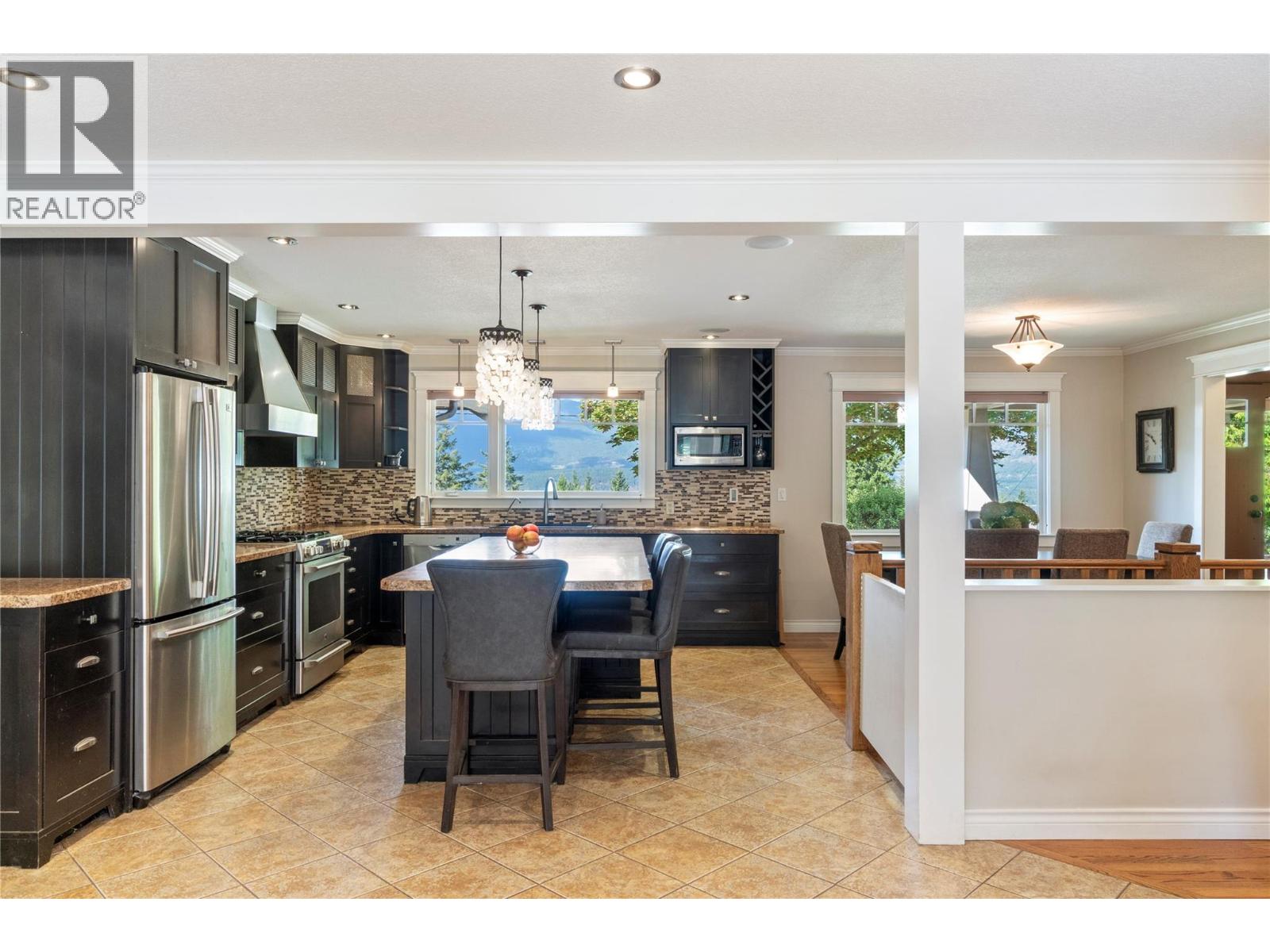 Photo 13 of 2230 28 Street Ne, Salmon Arm BC