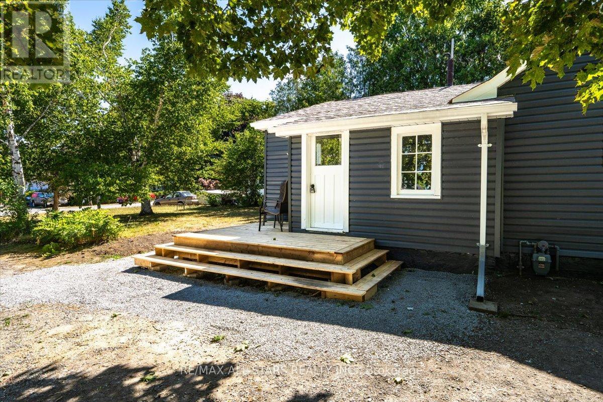 Photo 2 of 489 Bay Street, Brock ON