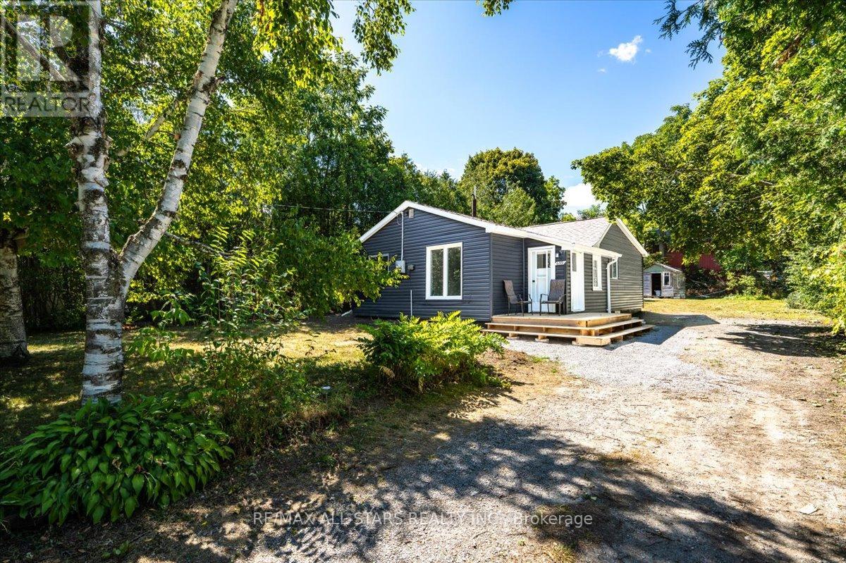Photo 3 of 489 Bay Street, Brock ON