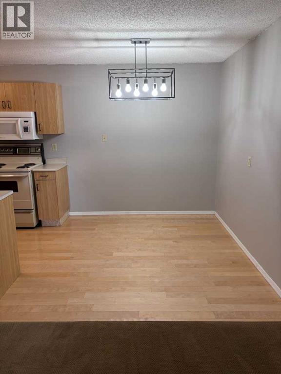 Photo 5 of 109 85 Foxbend Crescent N, Lethbridge AB