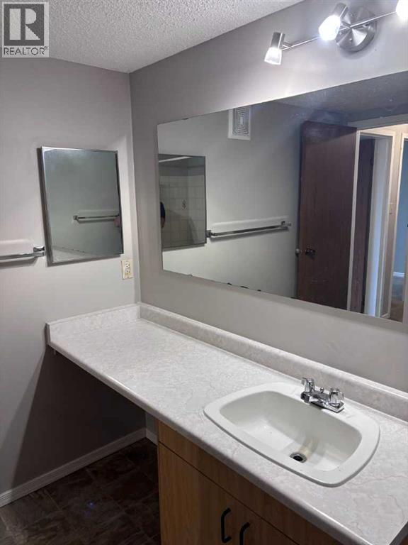 Photo 14 of 109 85 Foxbend Crescent N, Lethbridge AB