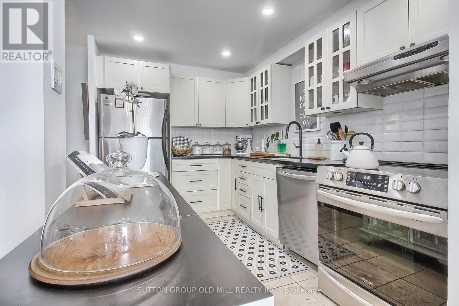 Photo 17 of 1701 360 Ridelle Avenue, Toronto ON
