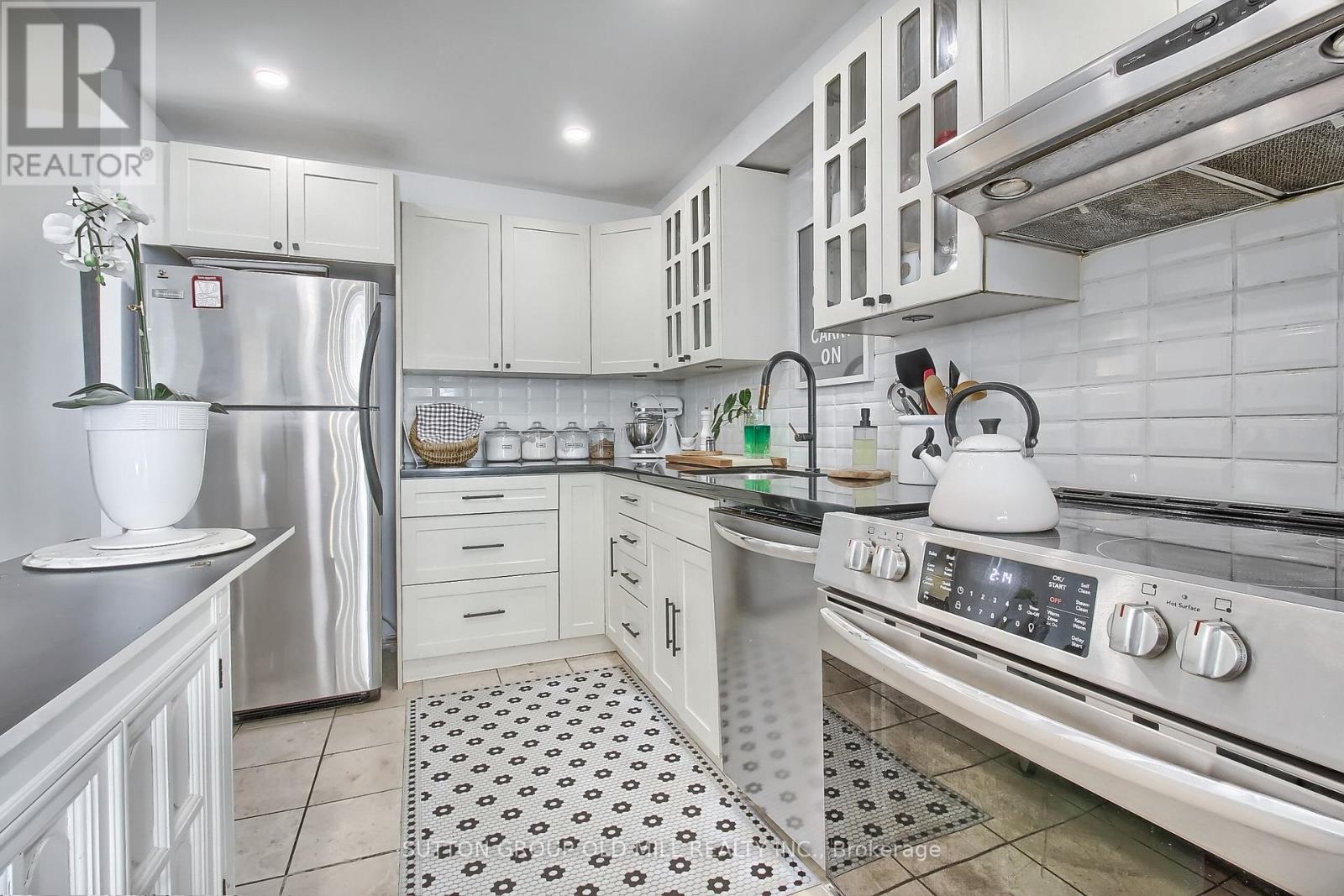 Photo 18 of 1701 360 Ridelle Avenue, Toronto ON