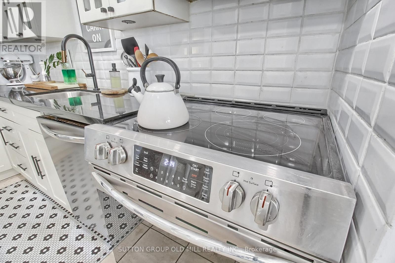 Photo 19 of 1701 360 Ridelle Avenue, Toronto ON
