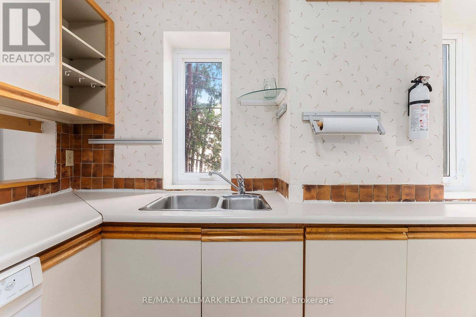 Photo 13 of 3 244 Charlotte Street, Ottawa ON