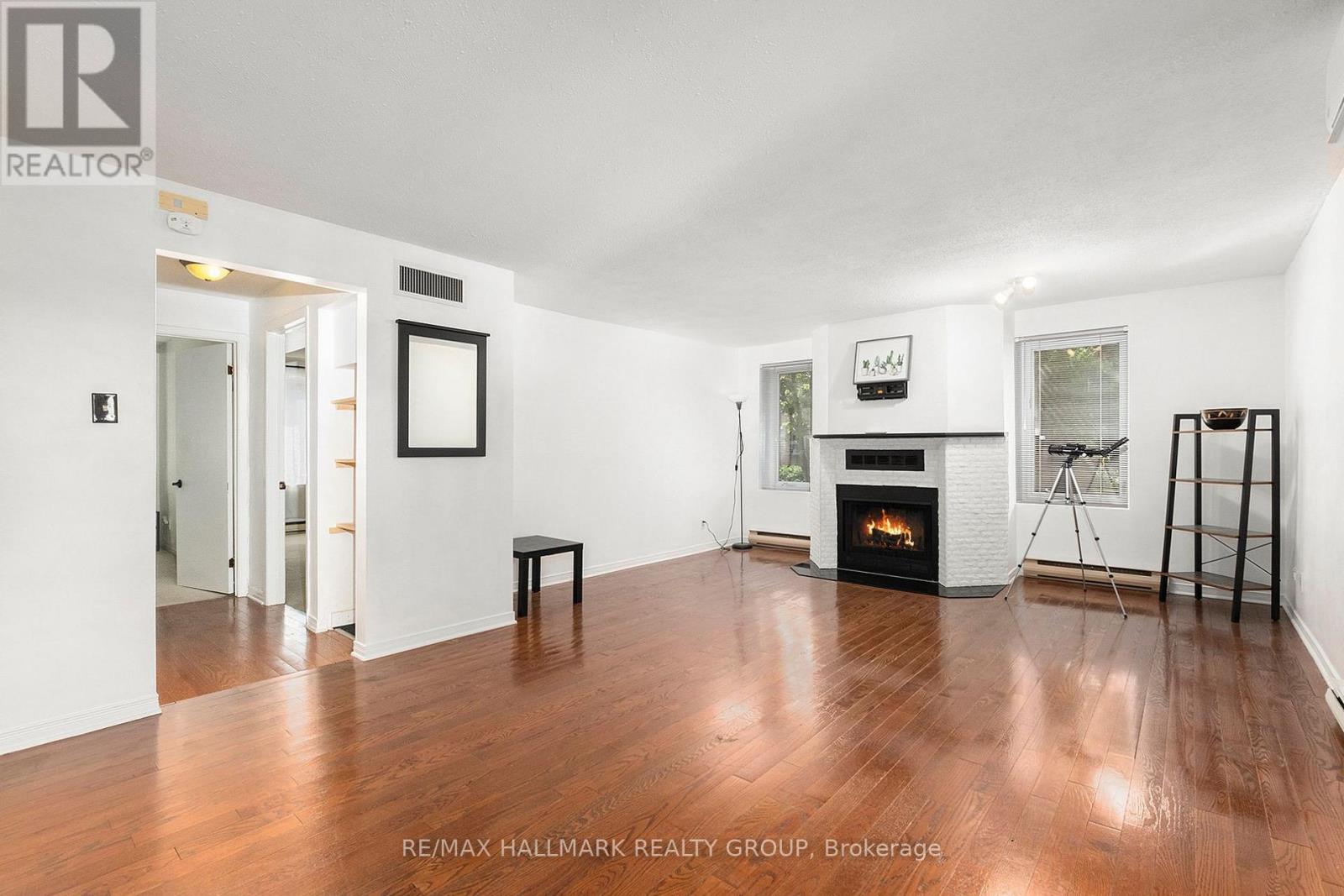 Photo 8 of 3 244 Charlotte Street, Ottawa ON