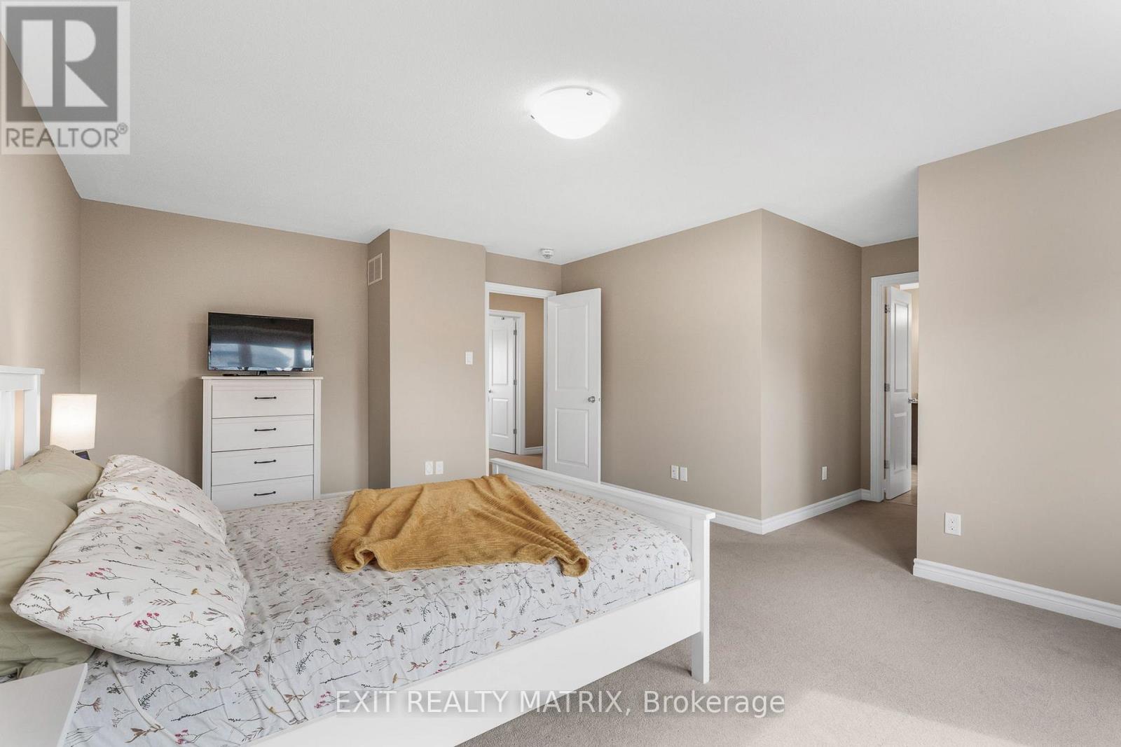 Photo 19 of 682 Decoeur Drive, Ottawa ON