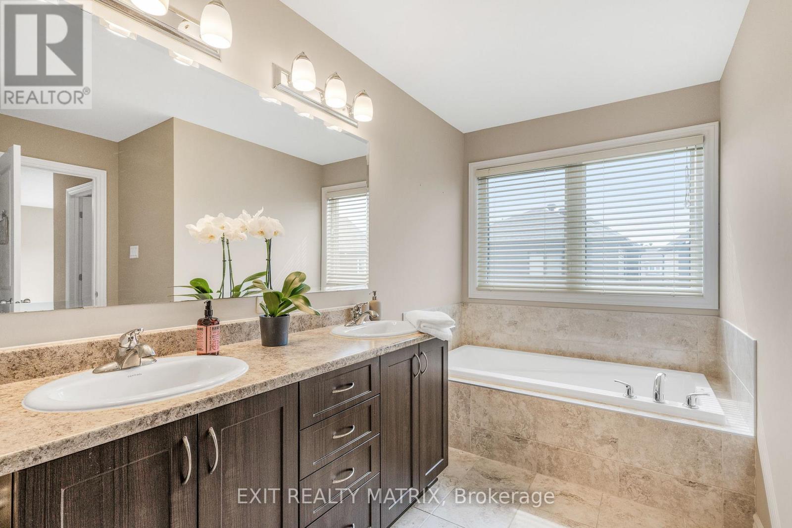 Photo 21 of 682 Decoeur Drive, Ottawa ON