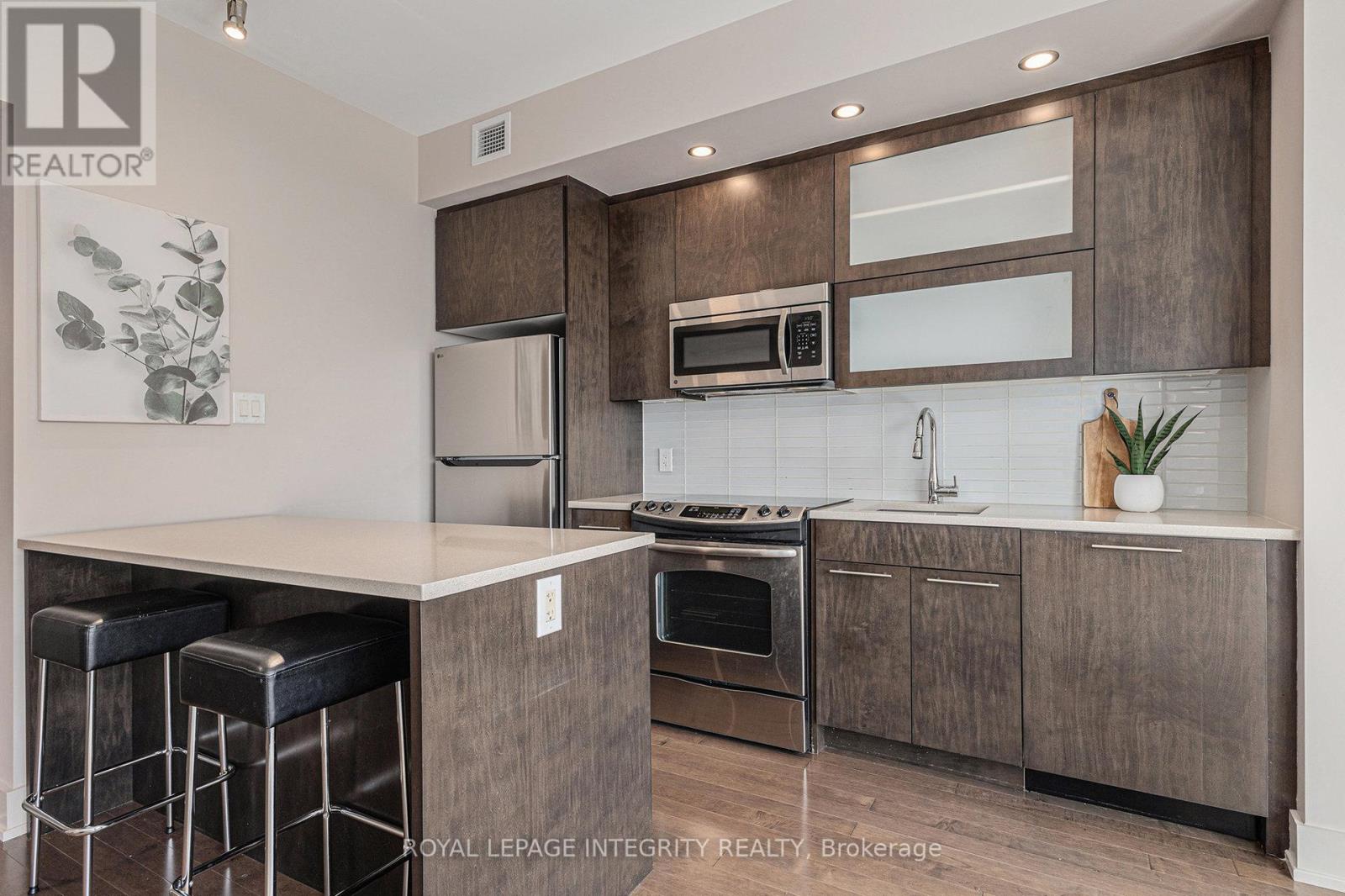 Photo 14 of 304 98 Richmond Road, Ottawa ON