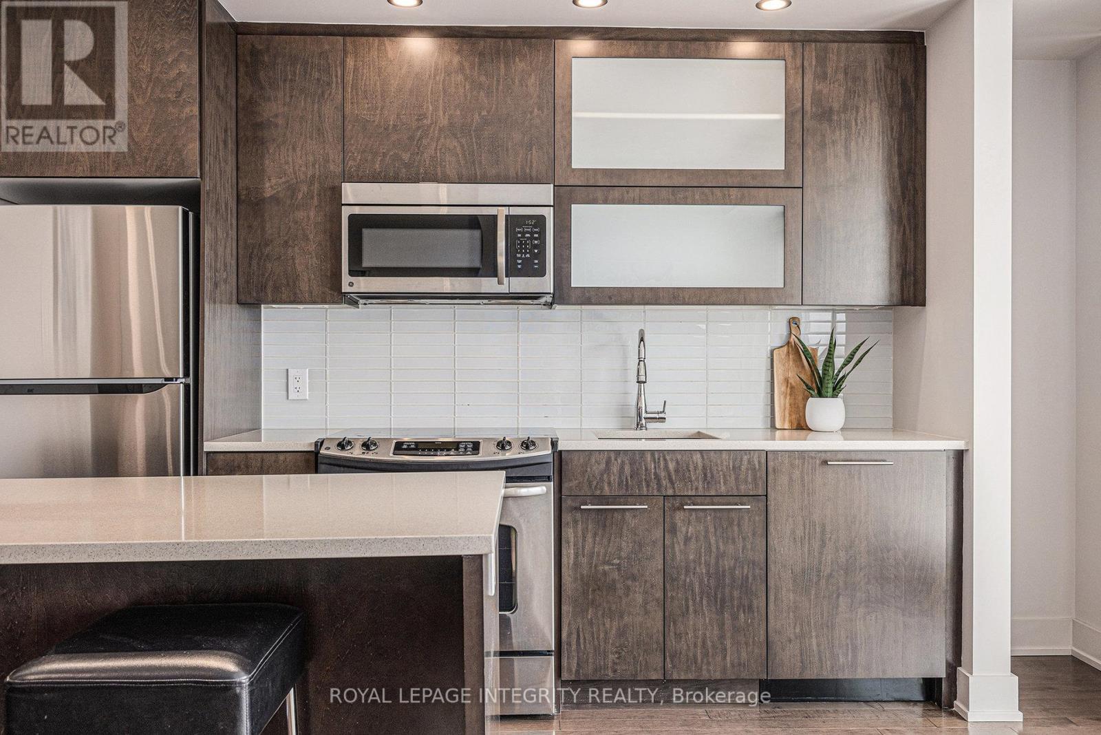 Photo 16 of 304 98 Richmond Road, Ottawa ON