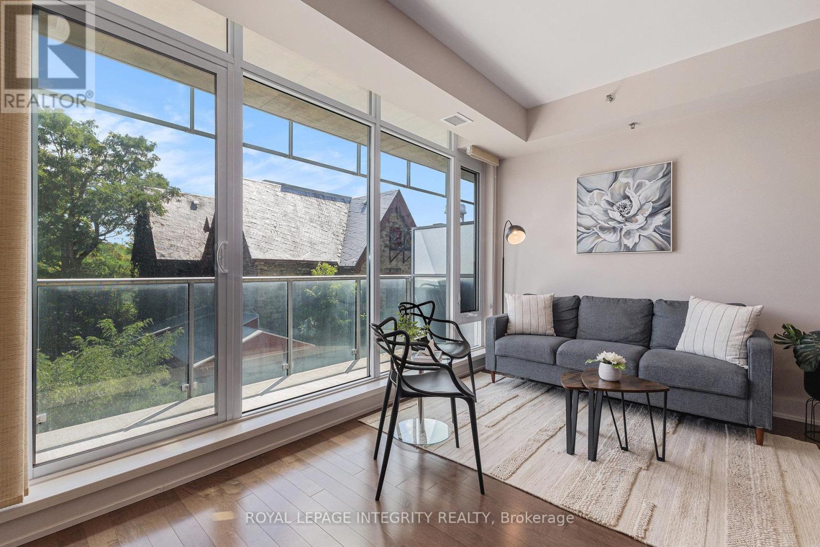 Photo 9 of 304 98 Richmond Road, Ottawa ON