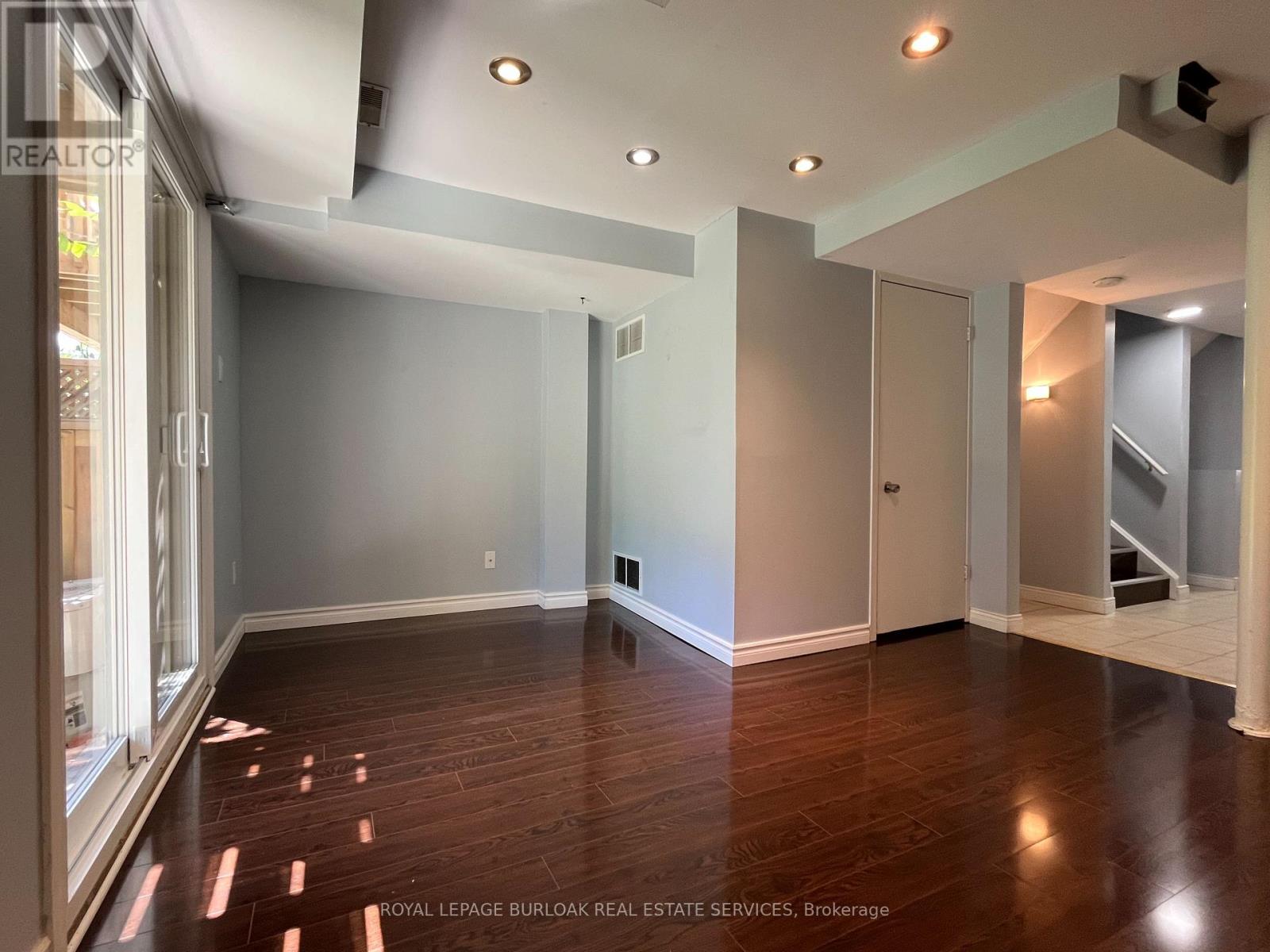 Photo 17 of 68 2272 Mowat Avenue, Oakville ON