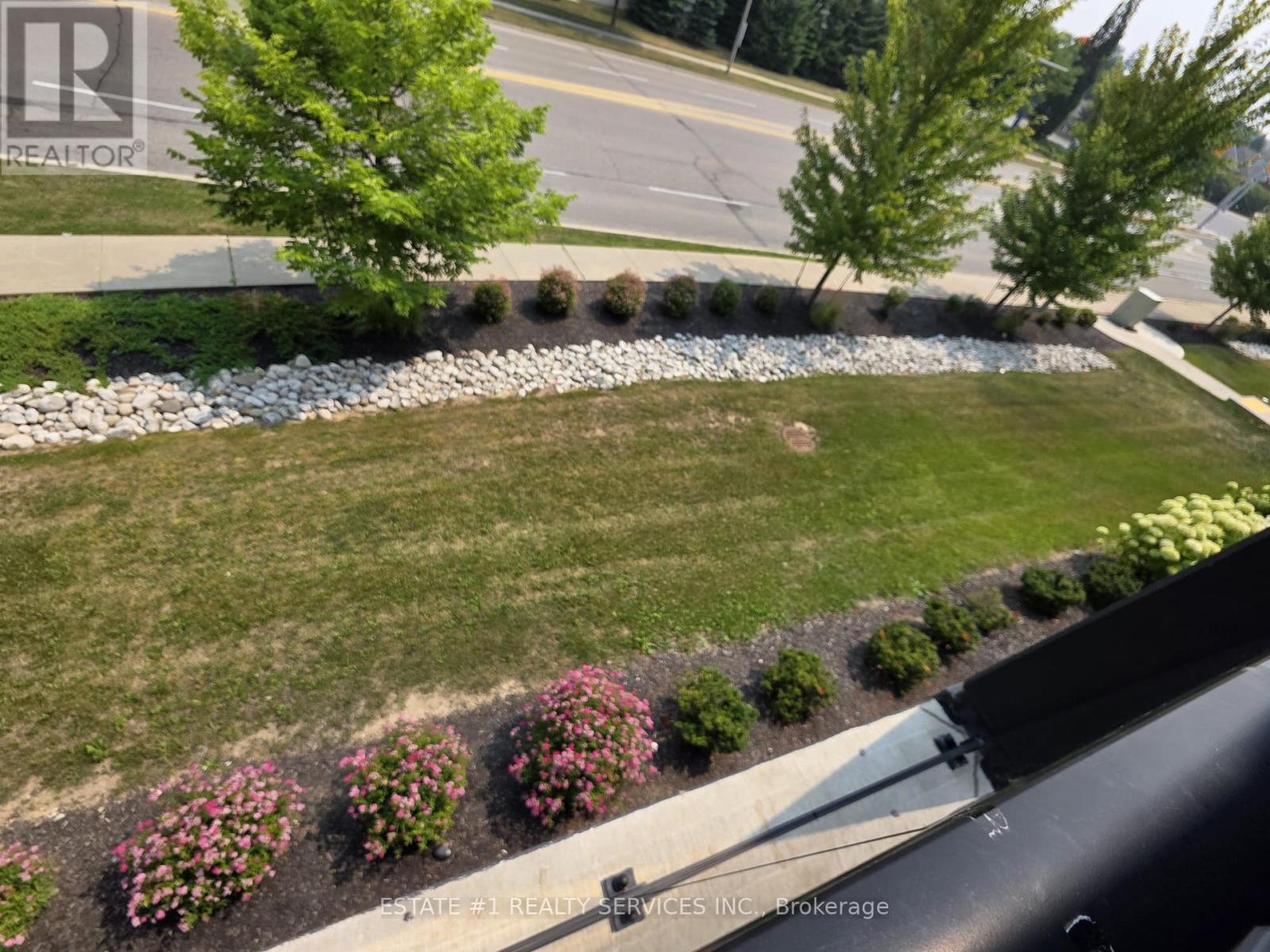 Photo 4 of 203 5 Wake Robin Drive, Kitchener ON