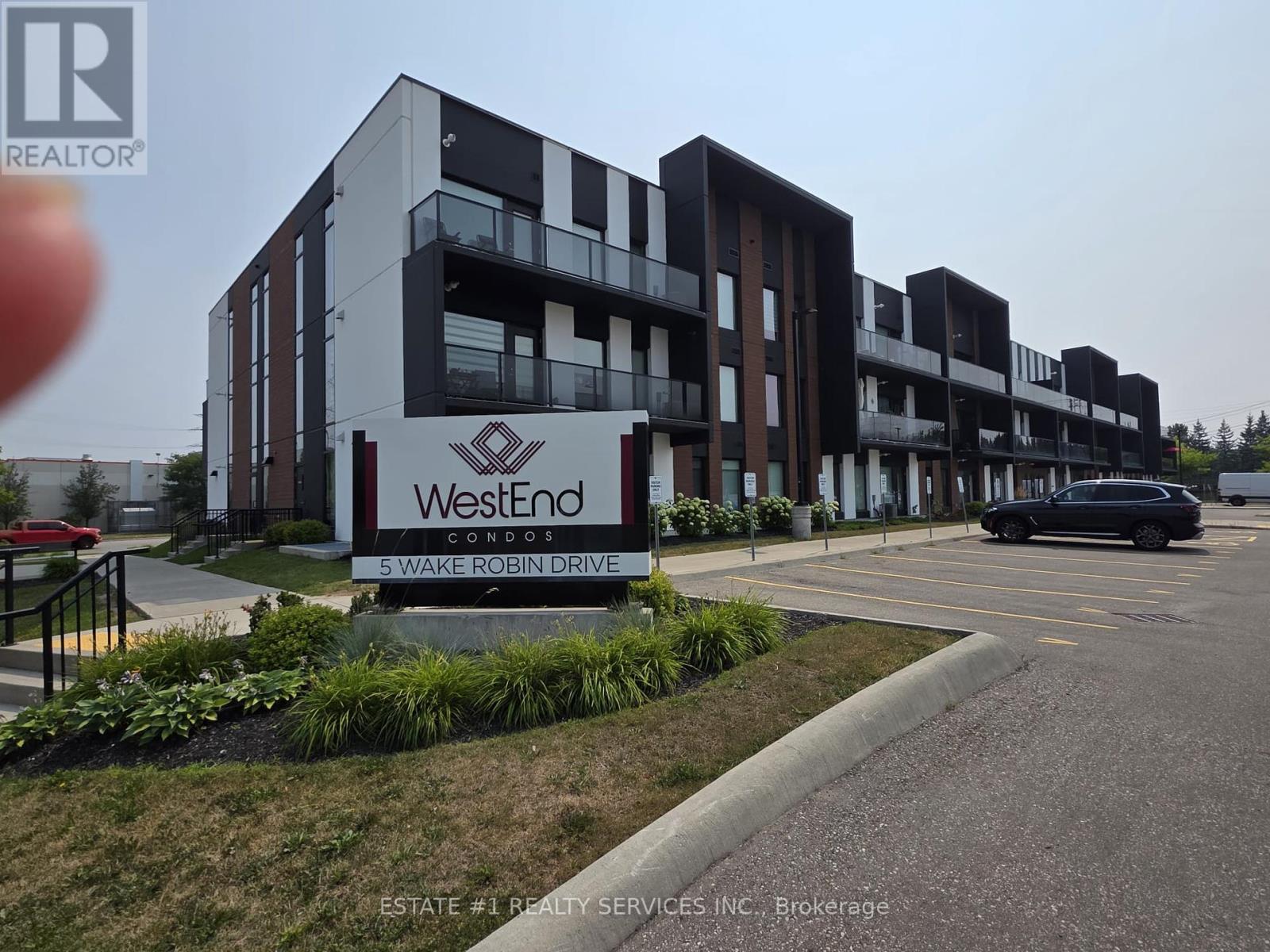 Photo 3 of 203 5 Wake Robin Drive, Kitchener ON