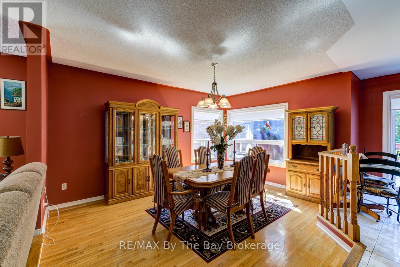 Photo 10 of 26 Timberland Crescent, Wasaga Beach ON