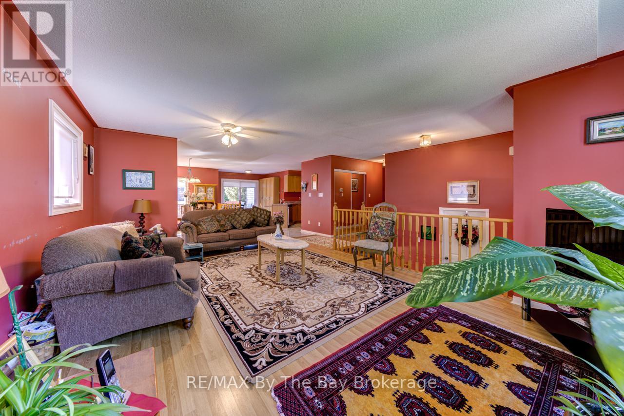 Photo 8 of 26 Timberland Crescent, Wasaga Beach ON