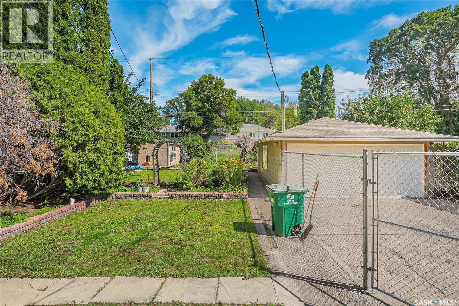Photo 17 of 1316 J Avenue N, Saskatoon SK