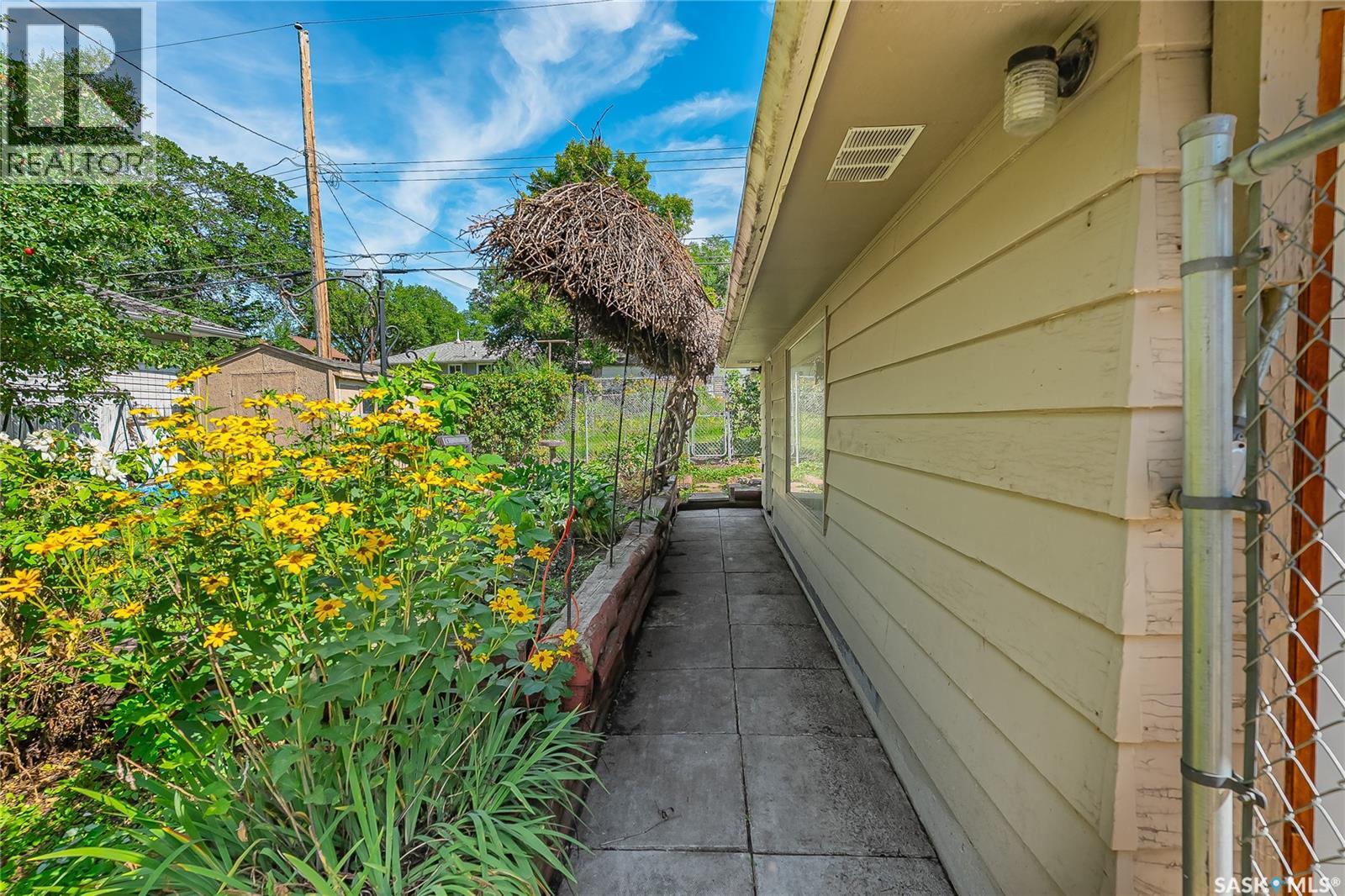 Photo 16 of 1316 J Avenue N, Saskatoon SK