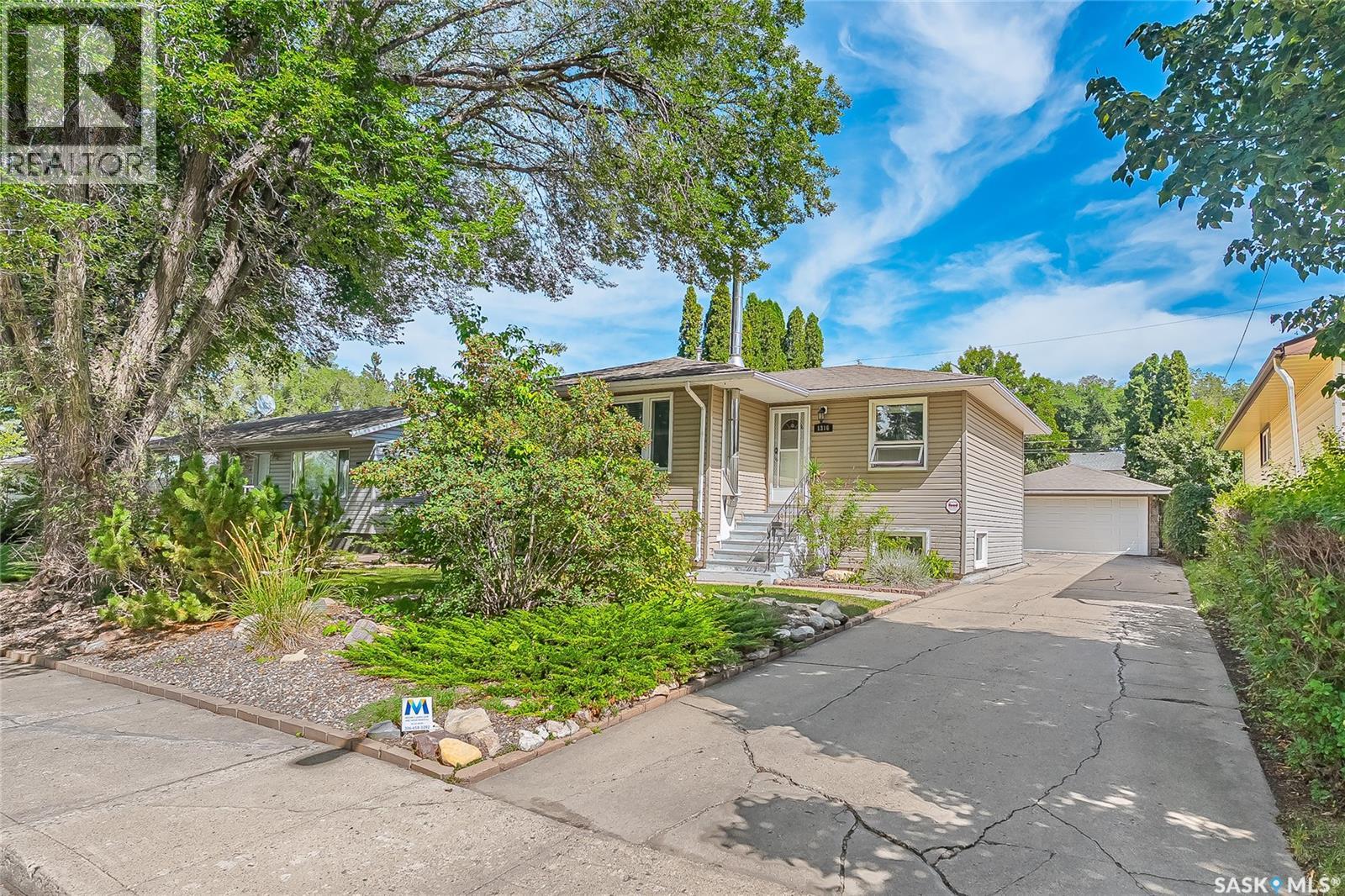 Photo 1 of 1316 J Avenue N, Saskatoon SK