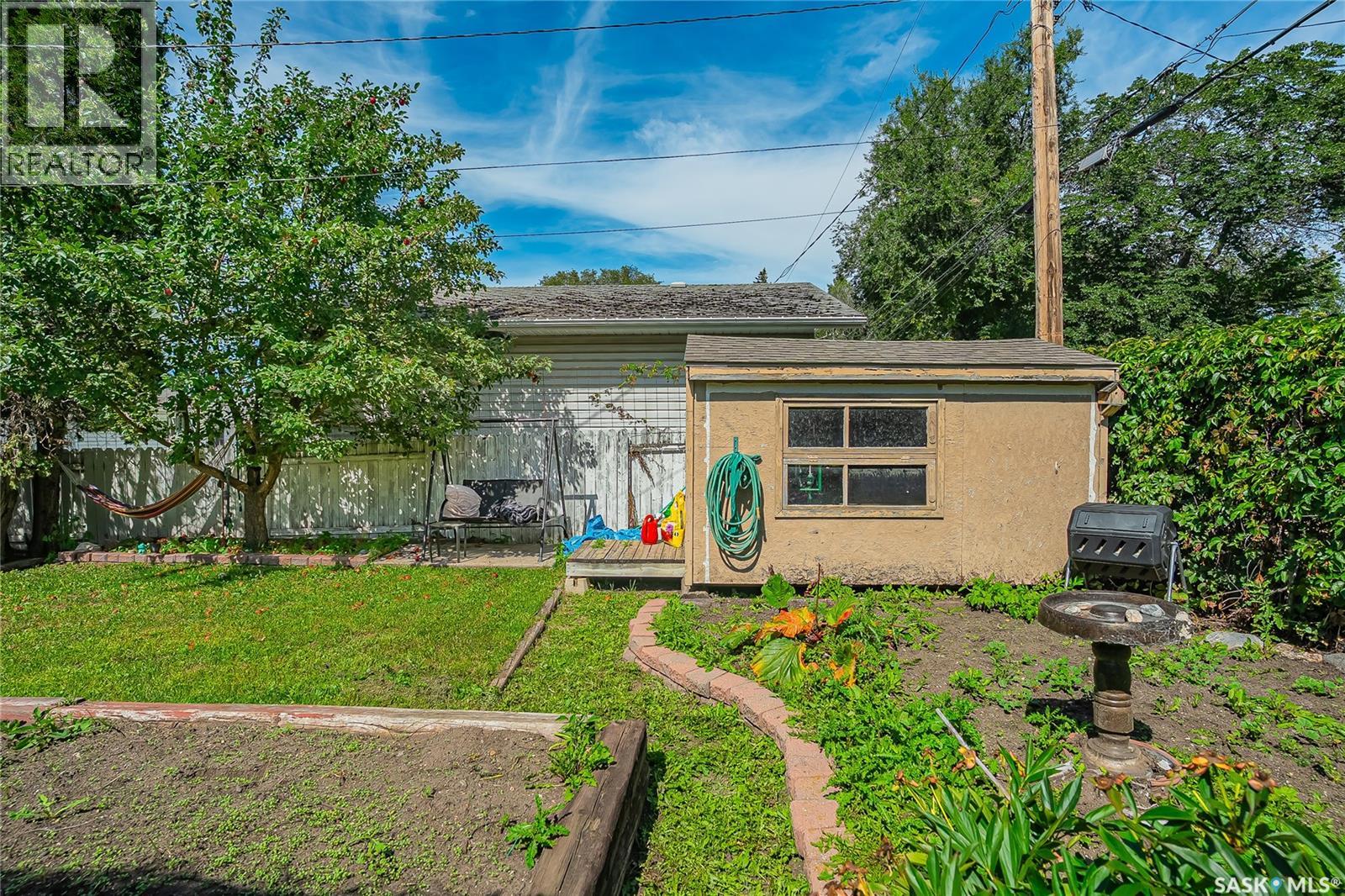Photo 7 of 1316 J Avenue N, Saskatoon SK